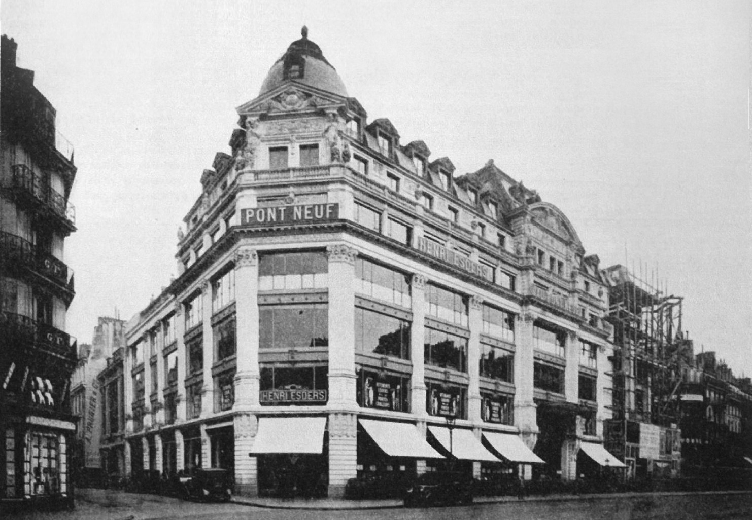 0_Historic façade of the building, Esders Stores, 124 Rivoli © DR