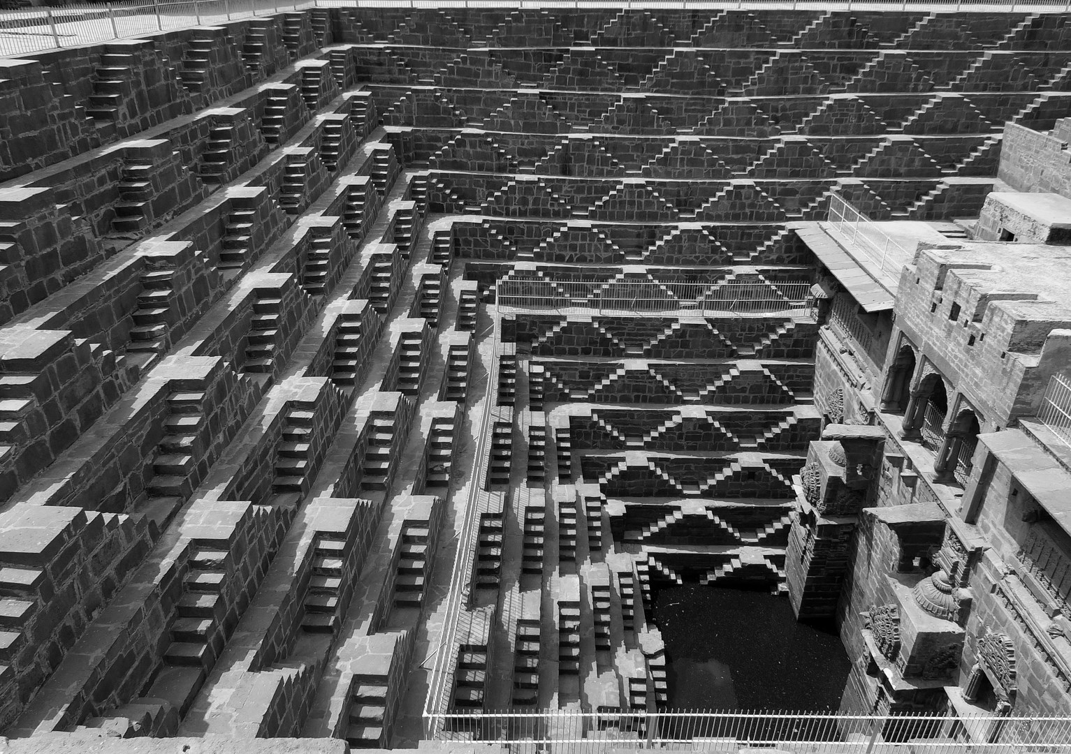 13_Labyrinthine details of the Chand Baori well, Rajasthan, India © DR