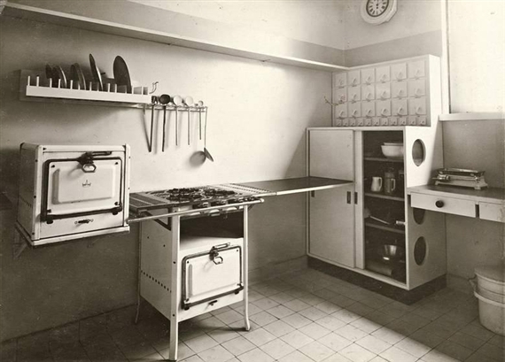 13 AD Intérieur Küche im Einzelhaus Gropius mit Schrank von Marcel Breuer 1925 1926 Walter Gropius