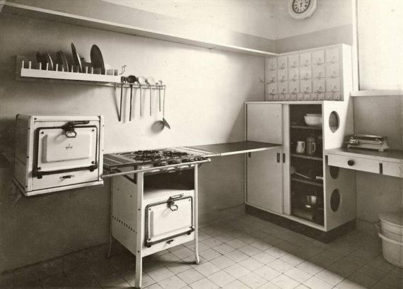 13 AD Intérieur Küche im Einzelhaus Gropius mit Schrank von Marcel Breuer 1925 1926 Walter Gropius