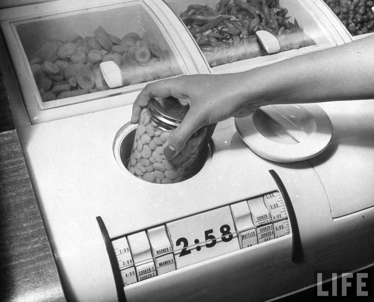 2 AD Intérieur The Kitchen of Tomorrow Cooking Unit Life 1943