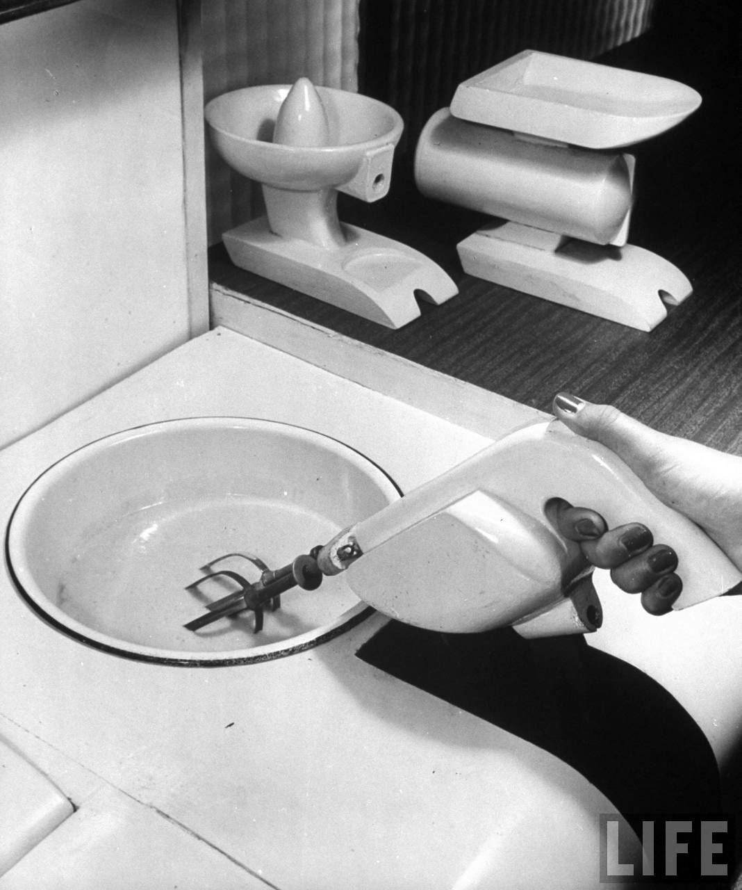 4 AD Intérieur Toledo The Future of the Kitchen Libbey Owens Ford Glass company Life 1967