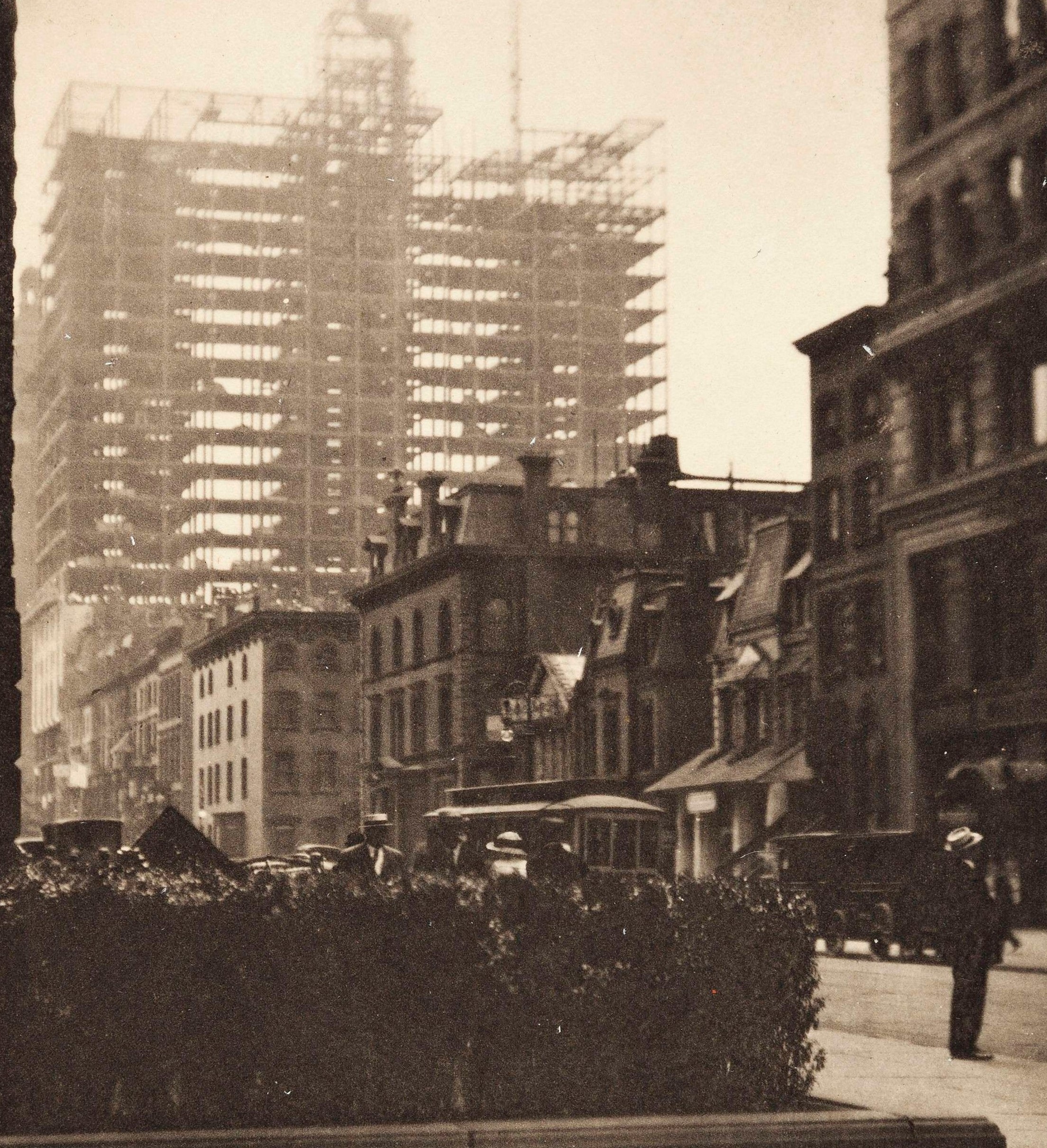 18. Old and New New York, Gelatin silver print, Alfred Stieglitz, 1910 ©DR