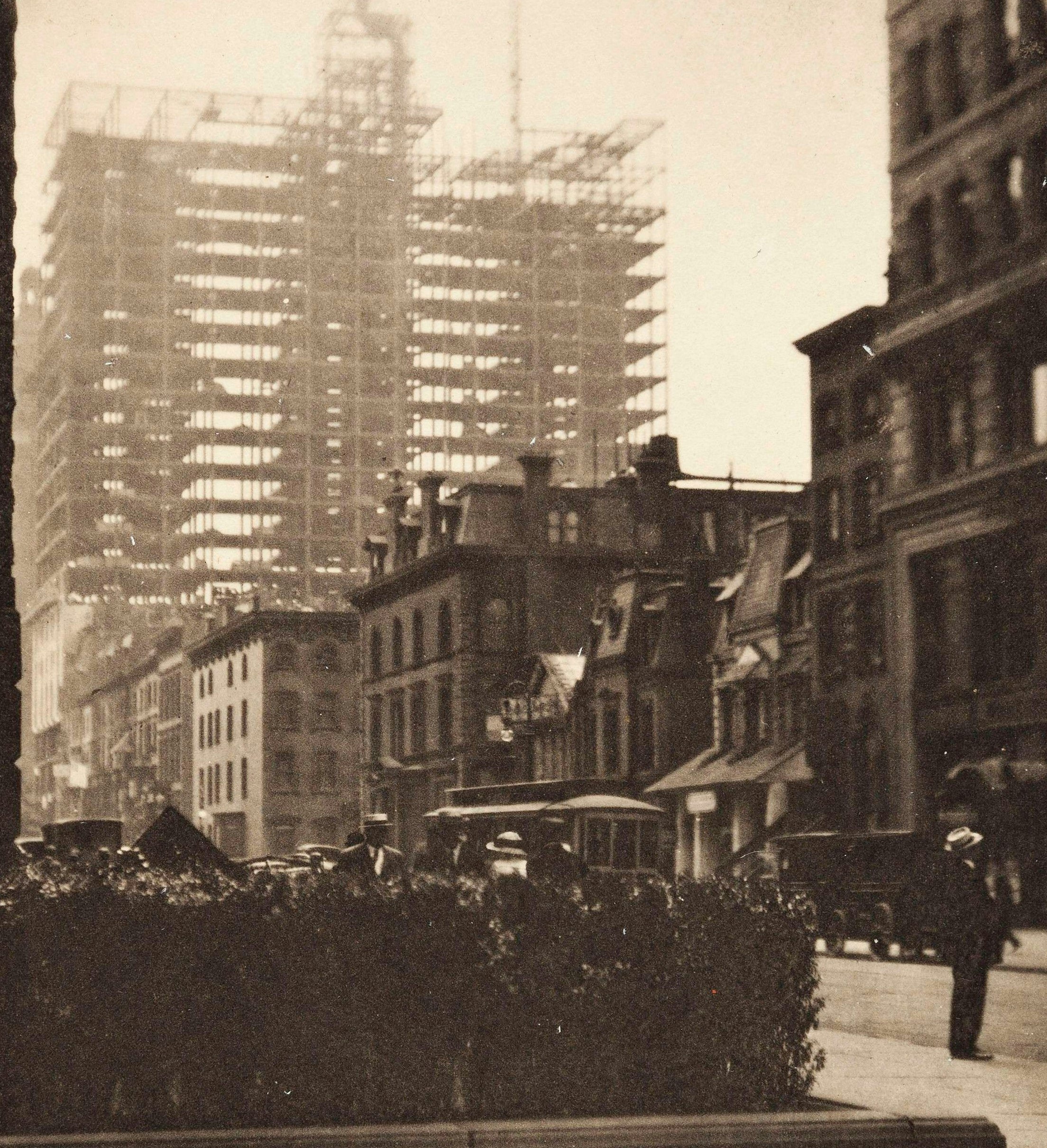 18. Old and New New York, Gelatin silver print, Alfred Stieglitz, 1910 ©DR