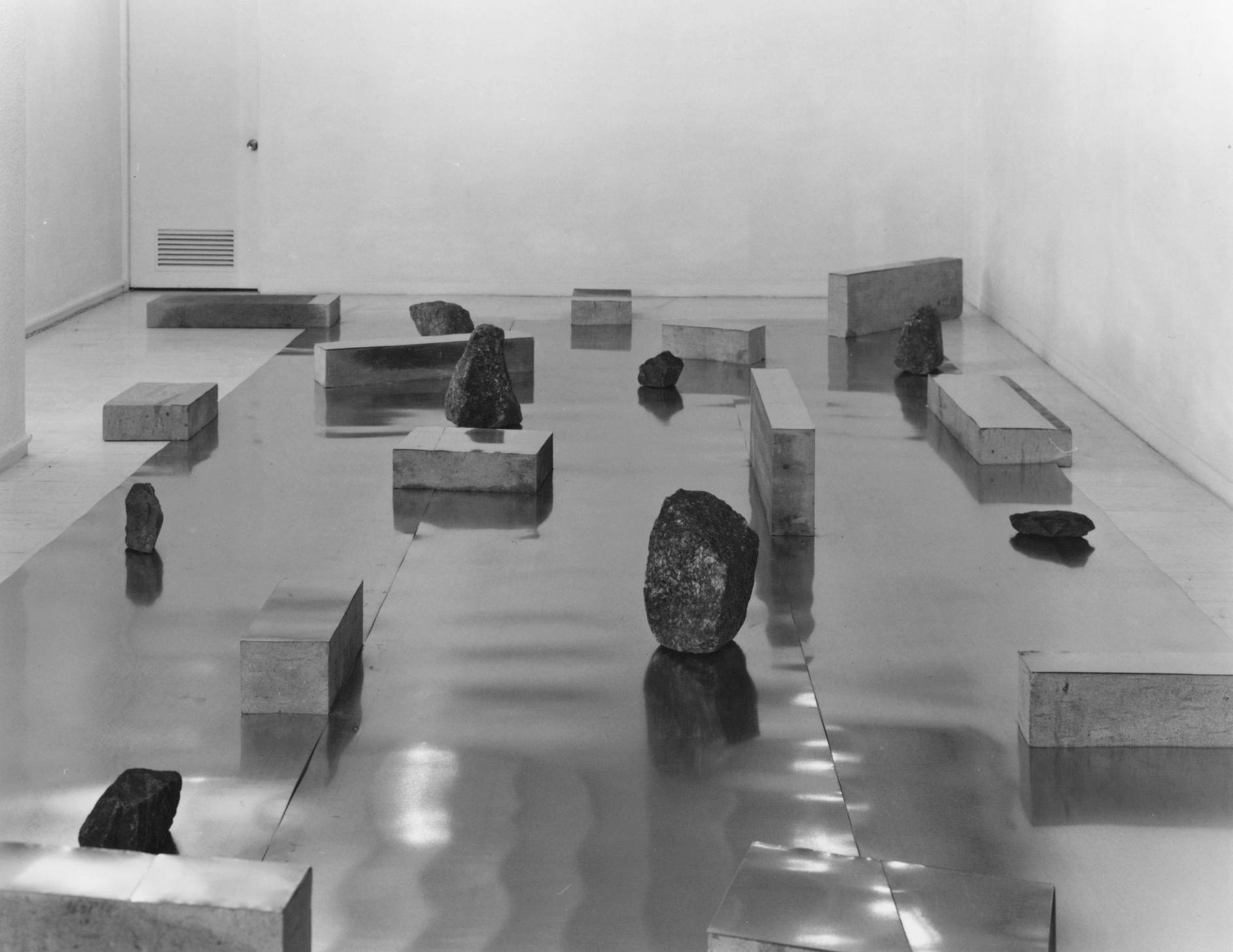 35 Gap of the Entrance to the Space 1979 Kishio Suga