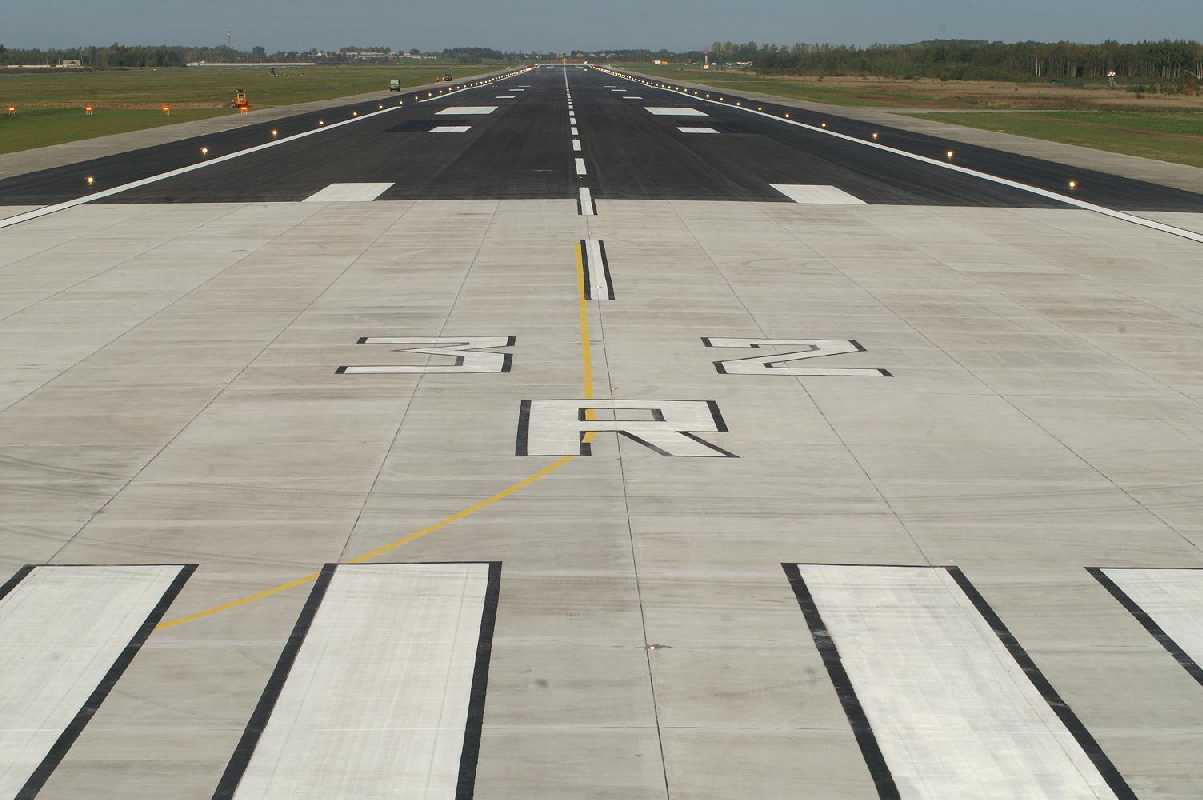 46 Šiauliai Airport runway DR