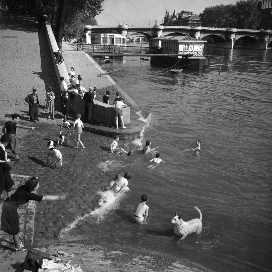 7 Swimming in the Seine near Pont Neuf Paris 1st arr circa 1935 Gaston Paris