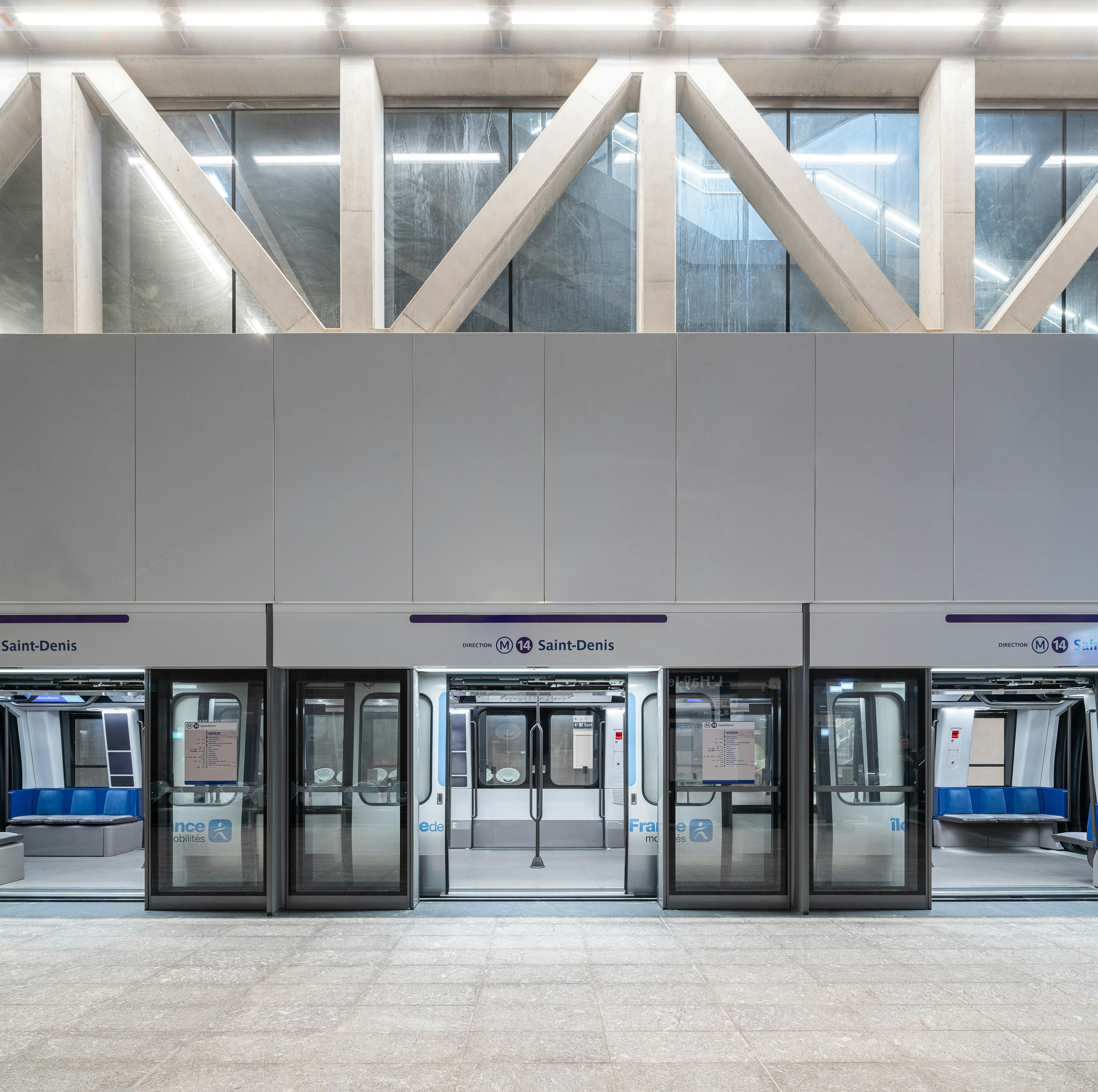 WEARECONTENTS FAA GARE LHA Yles ROSES 02418