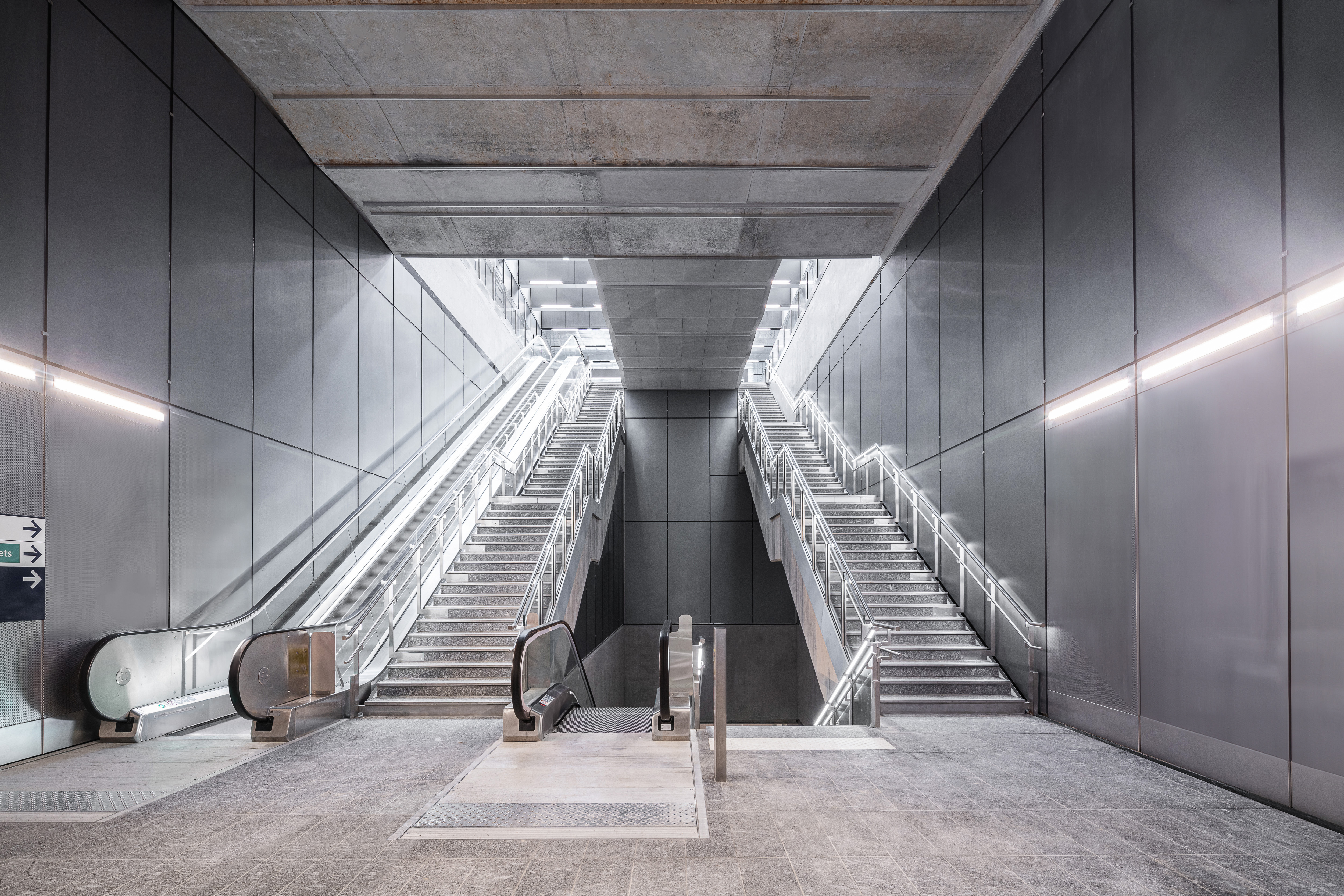 WEARECONTENTS FAA GARE LHA Yles ROSES 02542