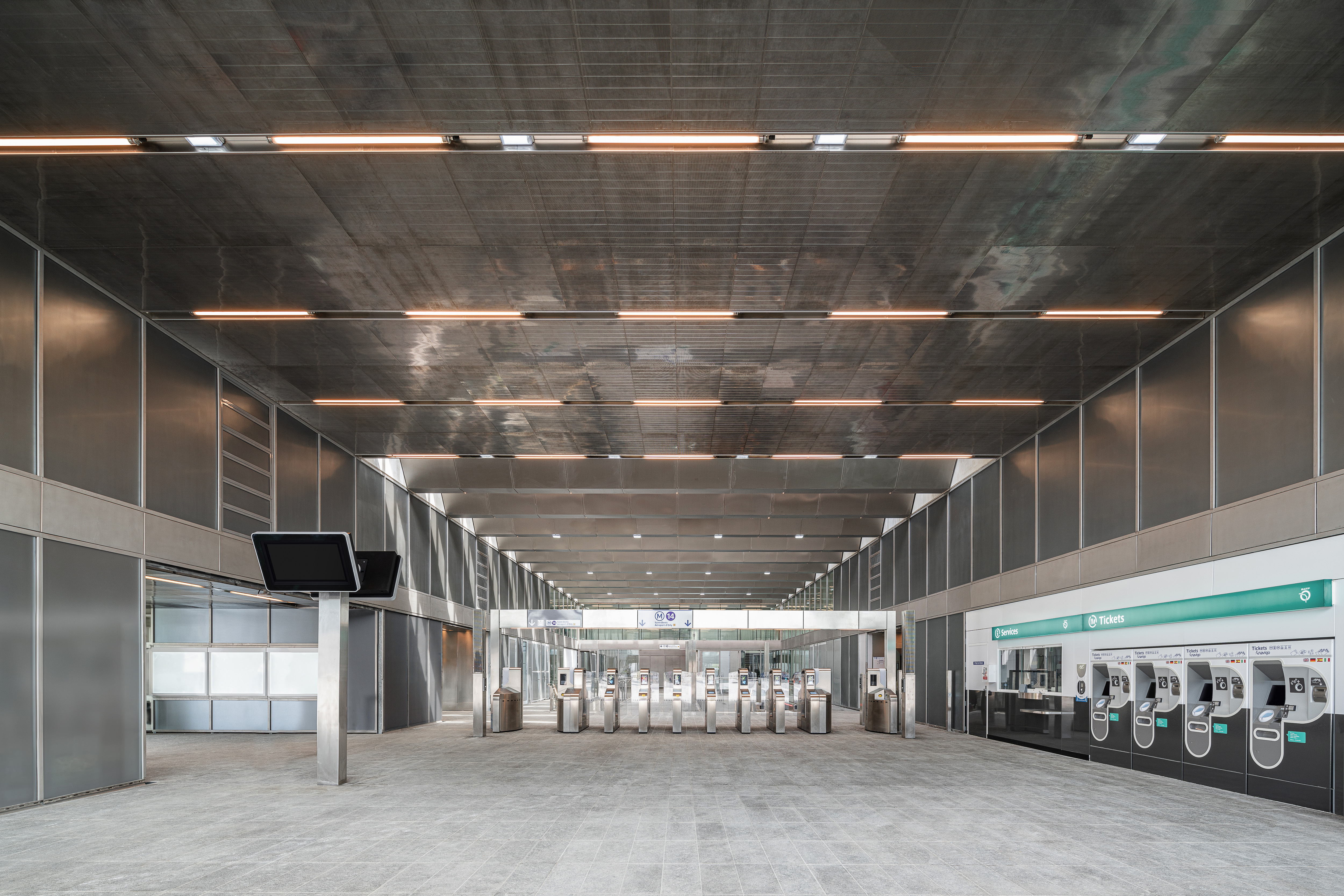 WEARECONTENTS FAA GARE LHA Yles ROSES 03035