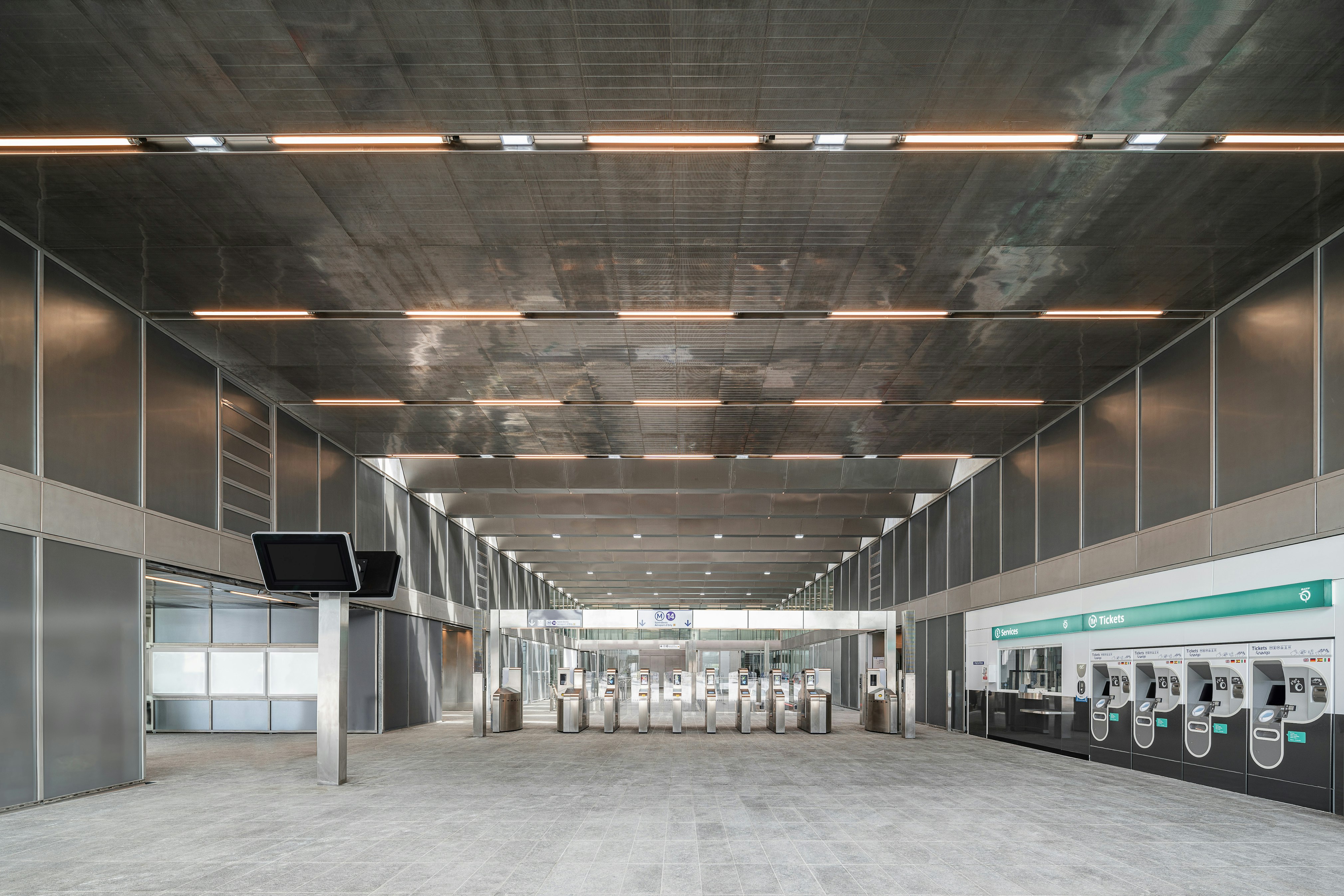 WEARECONTENTS FAA GARE LHA Yles ROSES 03035