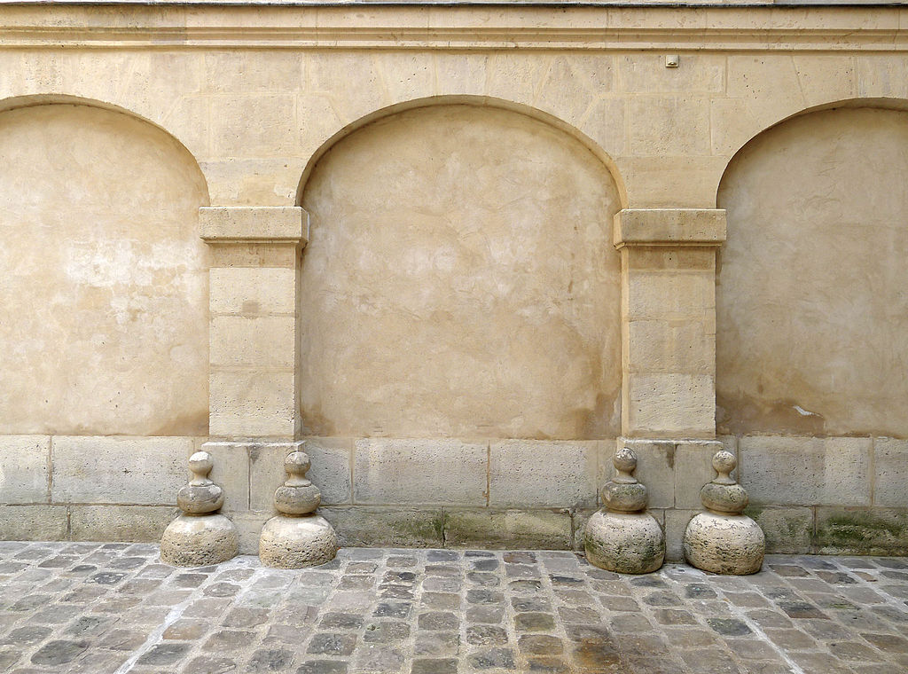 19 Mur de la cour intérieure Hôtel de Lauzun 2014 Mbzt