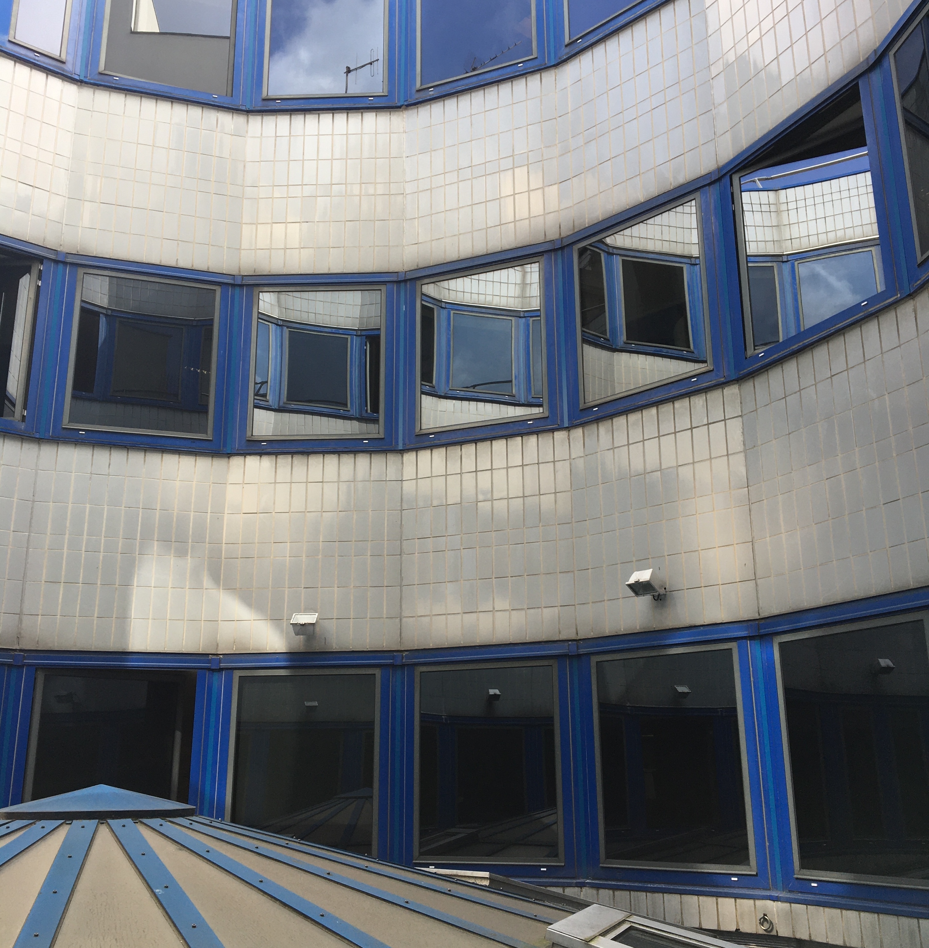 16. EXISTING INTERIOR PATIO, REFURBISHMENT 1982 © Franklin Azzi