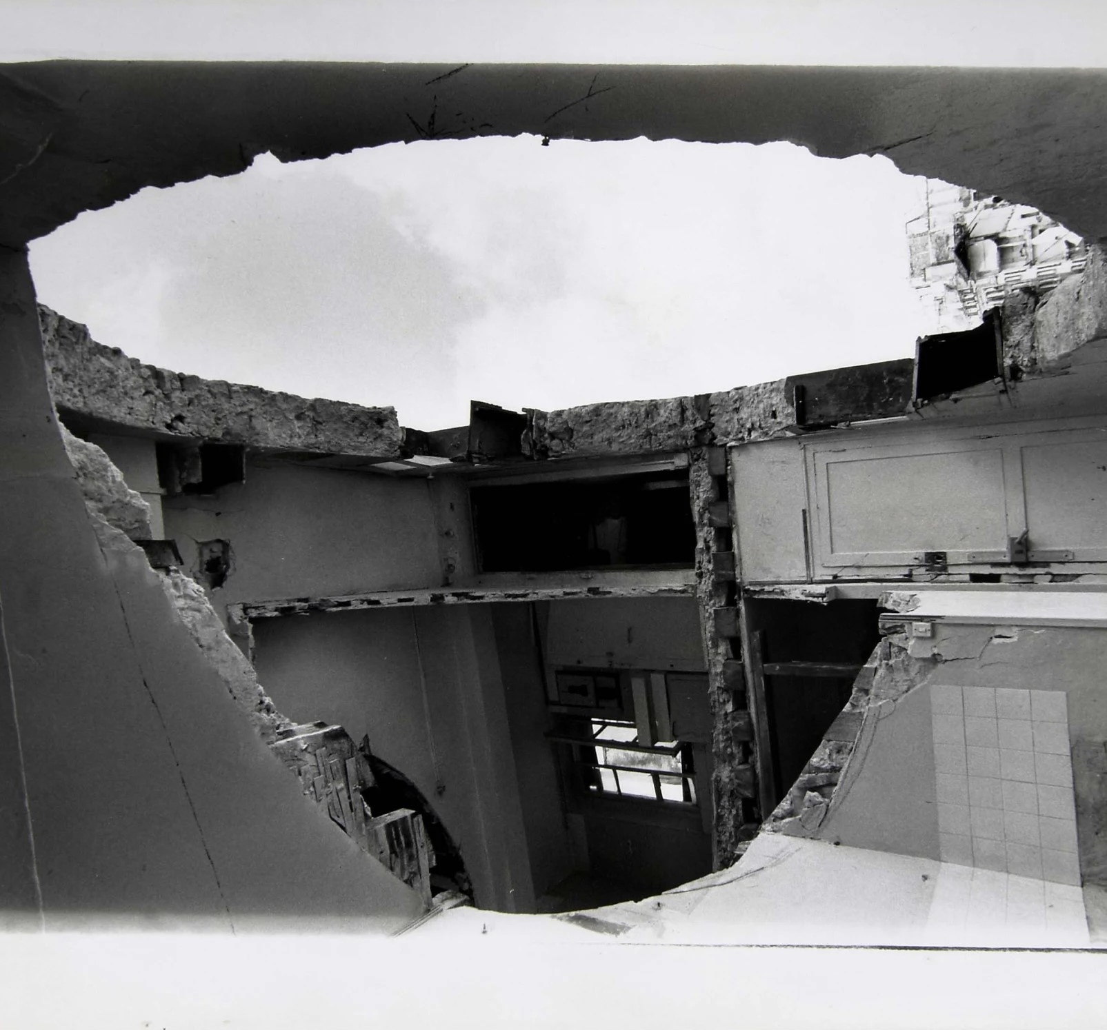 18. Deconstructing Reality, Gordon Matta Clark, Paris, France, 1975 © DR