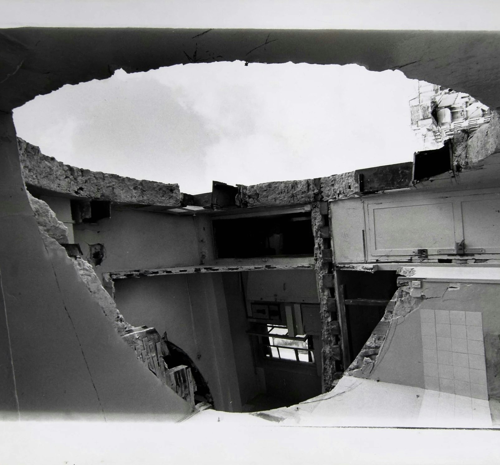 18. Deconstructing Reality, Gordon Matta Clark, Paris, France, 1975 © DR
