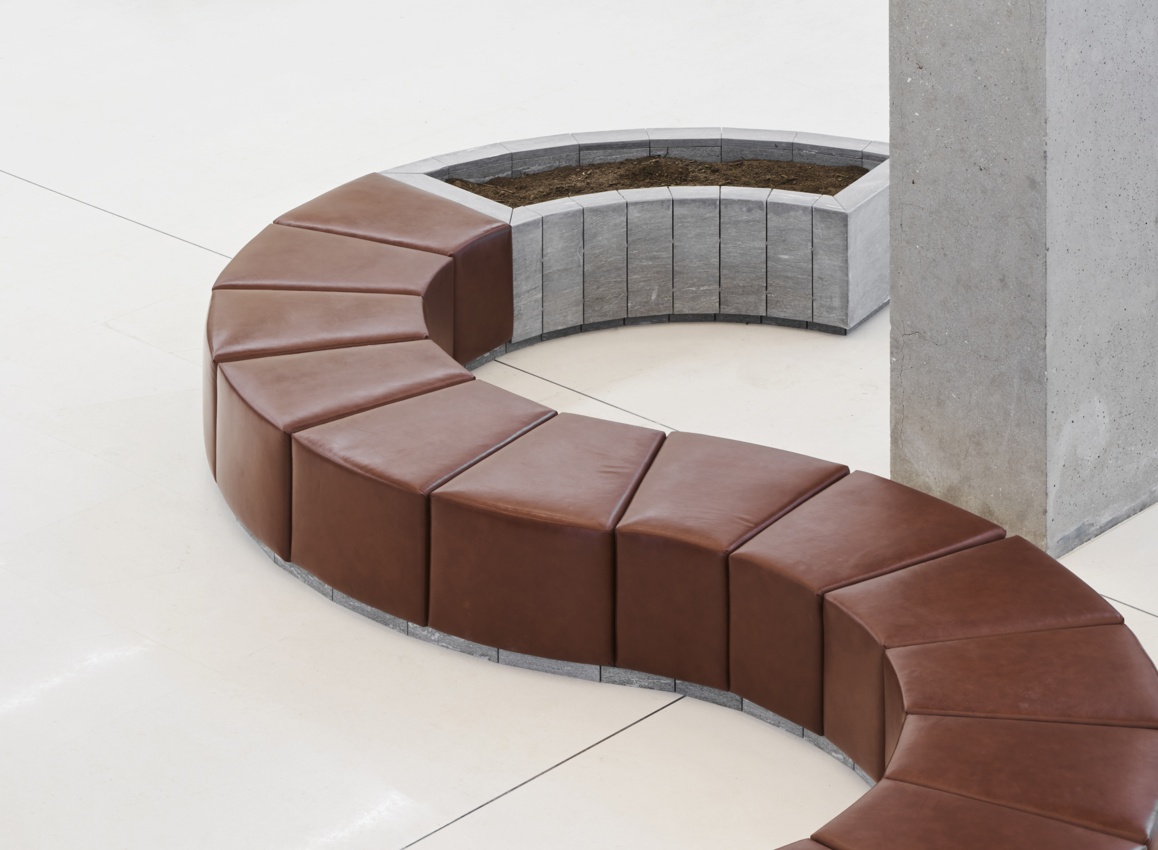 Franklin Azzi, Benches, Vaugirard, Crédit Agricole headquarters © Alexandre Tabaste