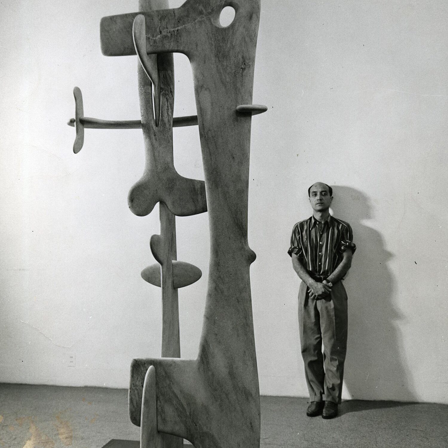 2 Isamu Noguchi with Kouros at Fourteen Americans exhibition Museum of Modern Art New York 1946 Eliot Elisofon