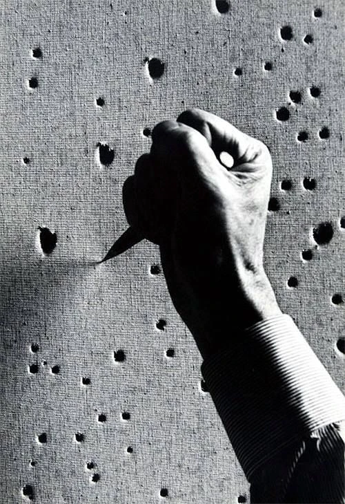 18 Textile texture Lucio Fontana working on one of his artworks DR
