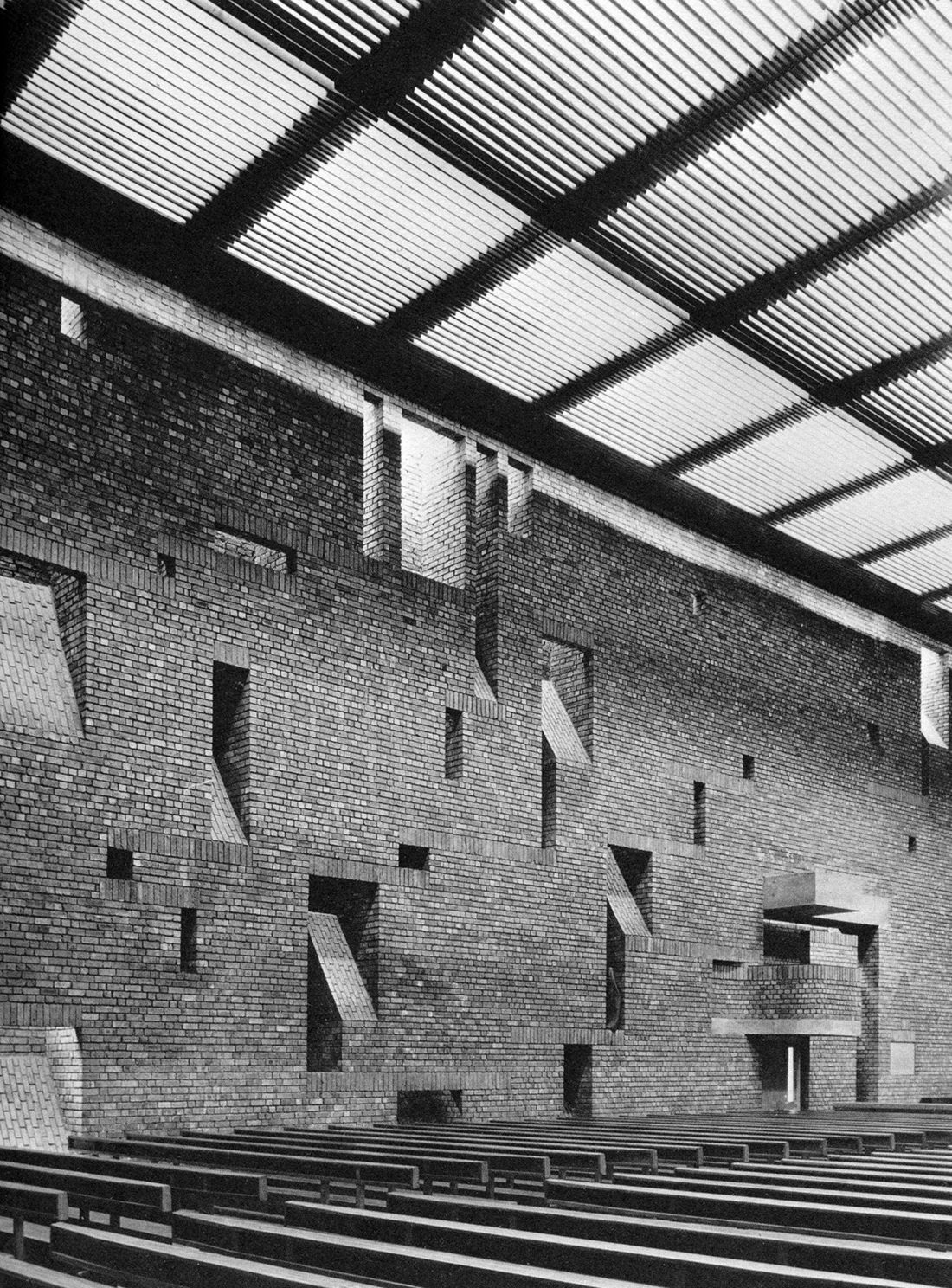 29 St Brides Roman Catholic Parish Church Whitemoss Avenue East Kilbride the east wall of the nave Gillespie Kidd Coia photo Sam Lambert