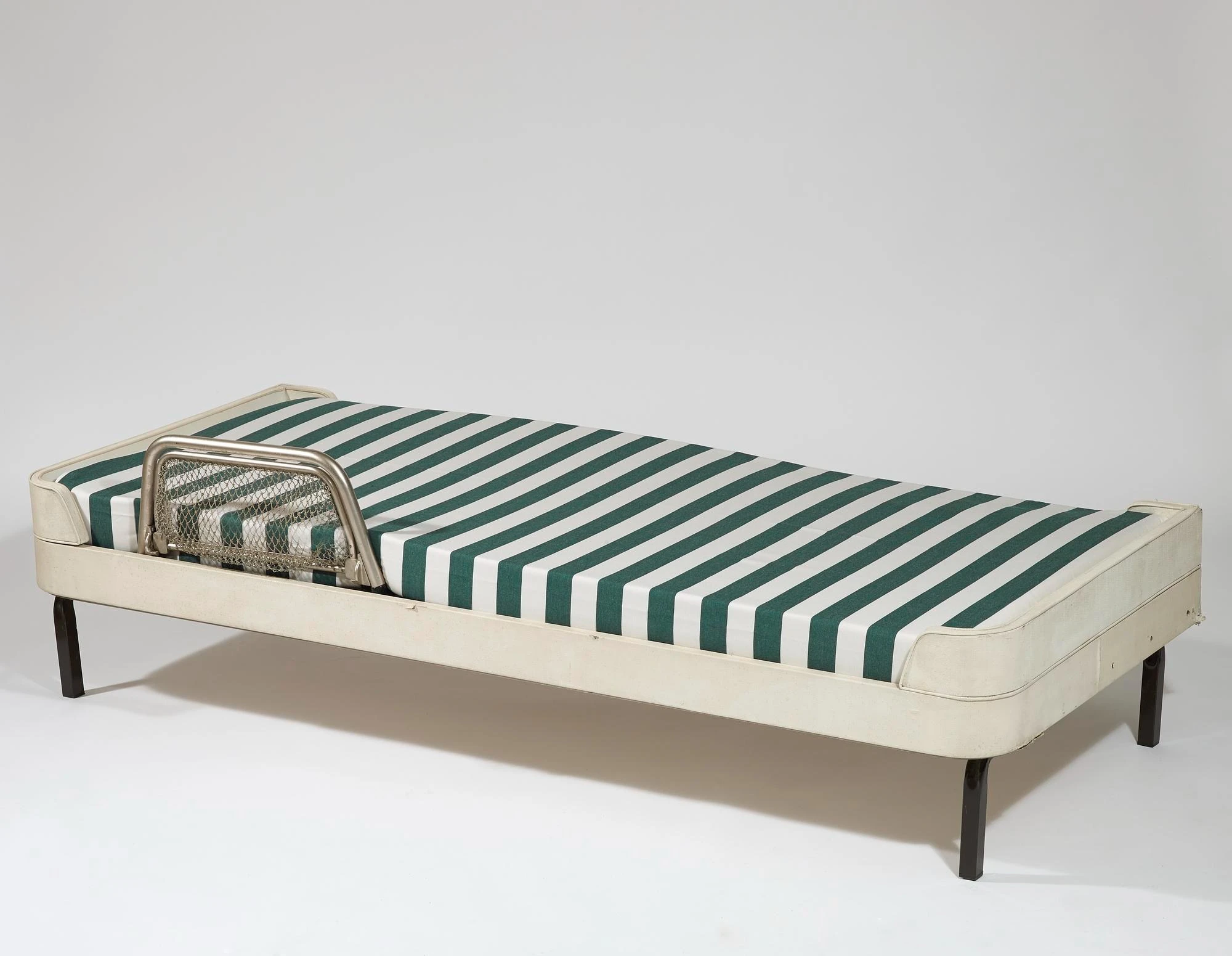 09 2nd class cabin bed, Paquebot France, 1962 ©DR