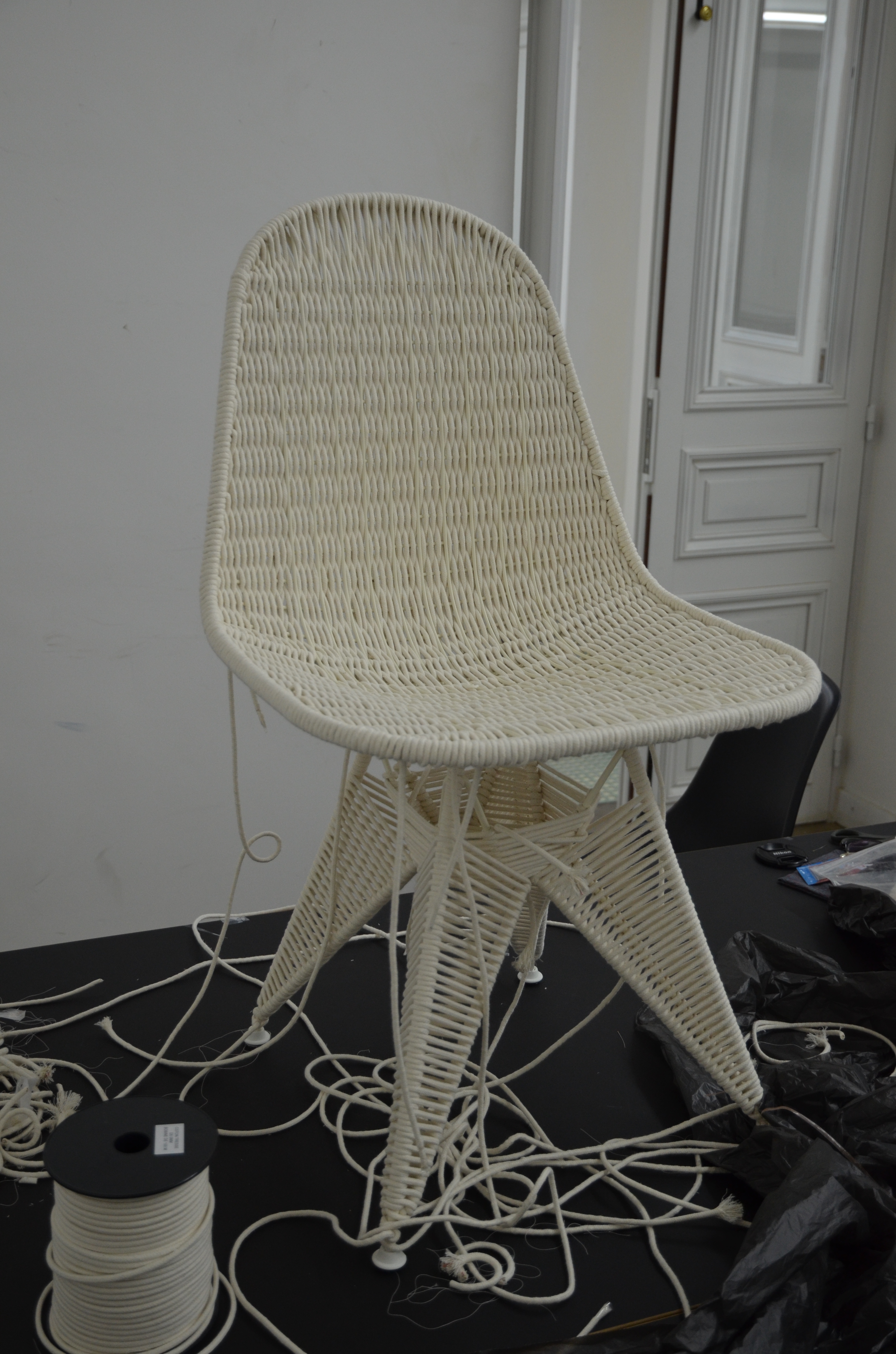 21 EAMES en string Franklin Azzi