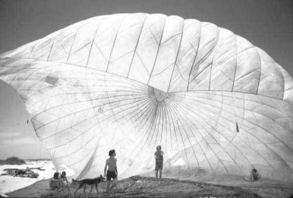 30 INFLATOCOOKBOOK 1971 Ant Farm photo Yukio Futagawa