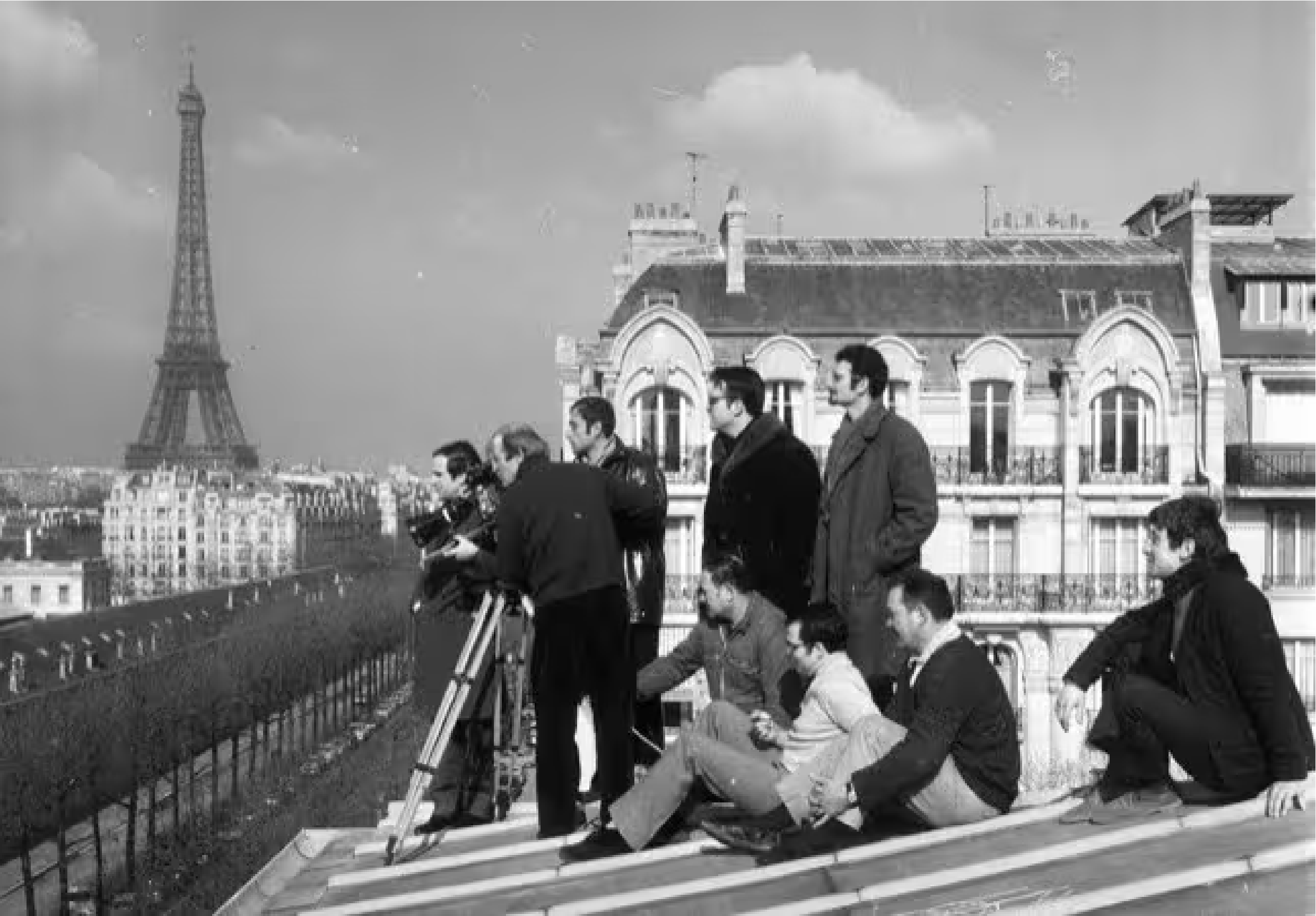 7 François Truffaut en tournage sur les toits de Paris pour 22 Baisers volés22 1968 Raymond cauchetier