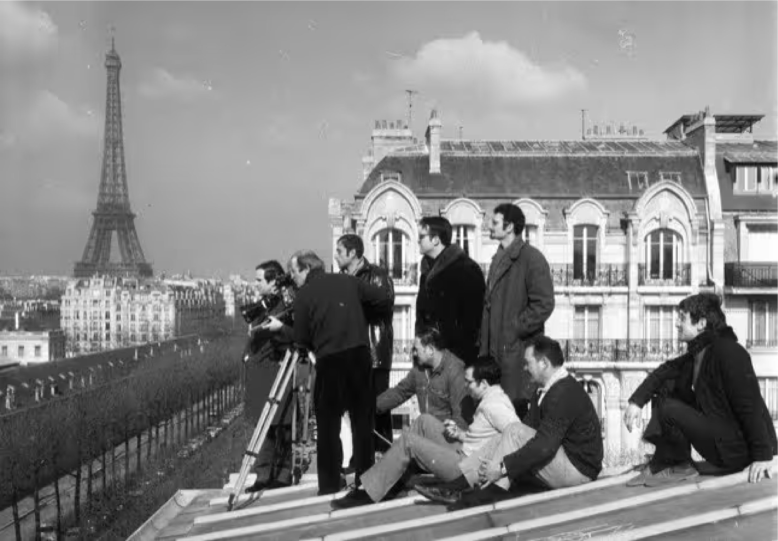 7 François Truffaut en tournage sur les toits de Paris pour 22 Baisers volés22 1968 Raymond cauchetier