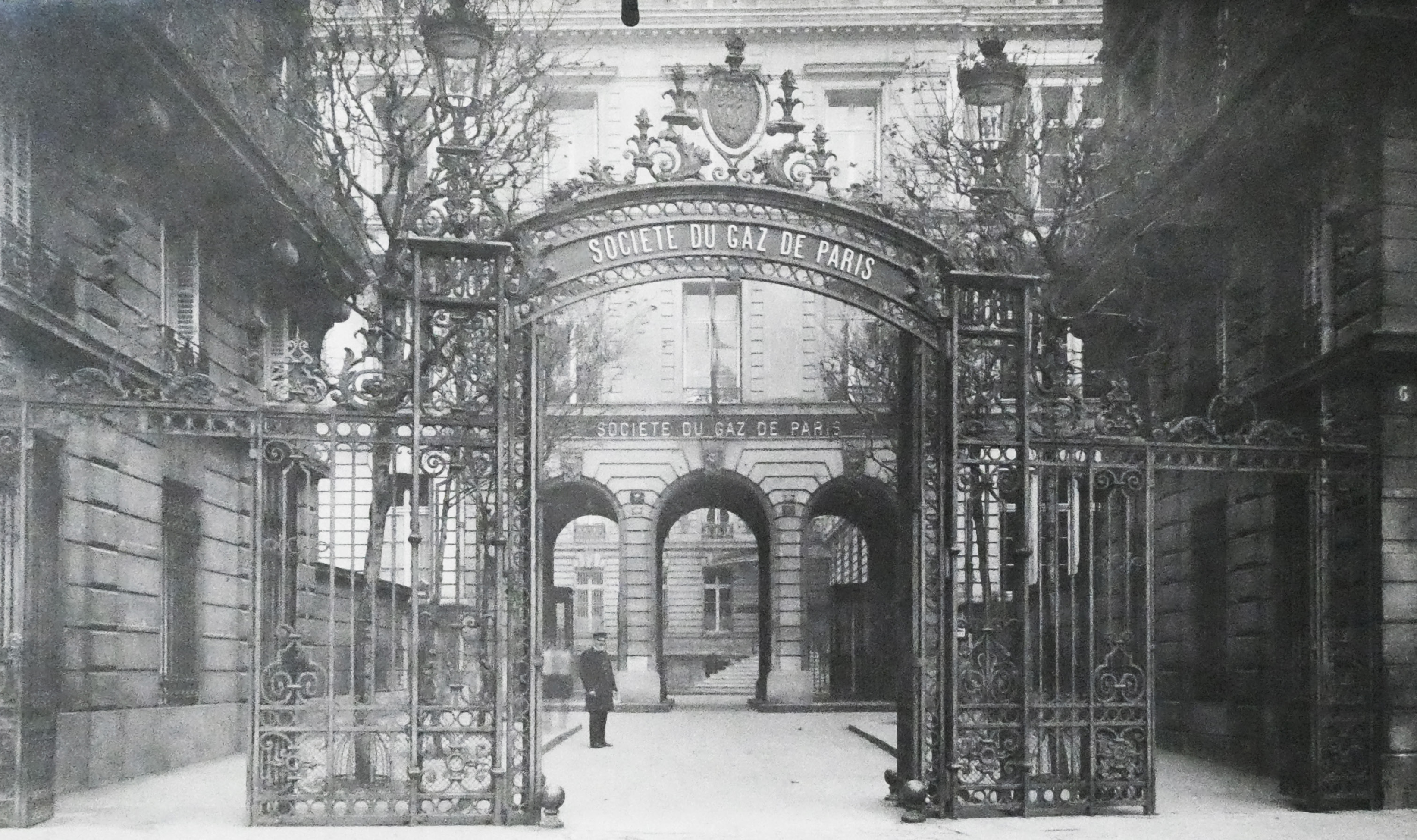 Headquarters of the Paris Gas Company, Studies and Works Department, exterior view from Rue Condorcet, early 20th century © Archives du Gaz de France