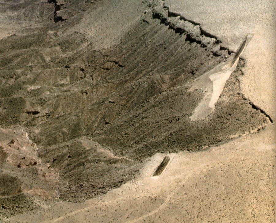 03 MICHAEL HEIZER DOUBLE NEGATIVE 1970 D