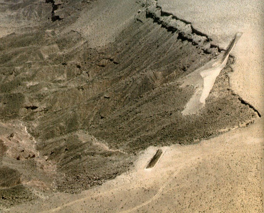 03 MICHAEL HEIZER DOUBLE NEGATIVE 1970 D