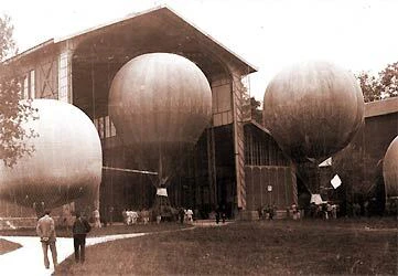 16 PHOTOGRAPHIE HANGAR Y 1884