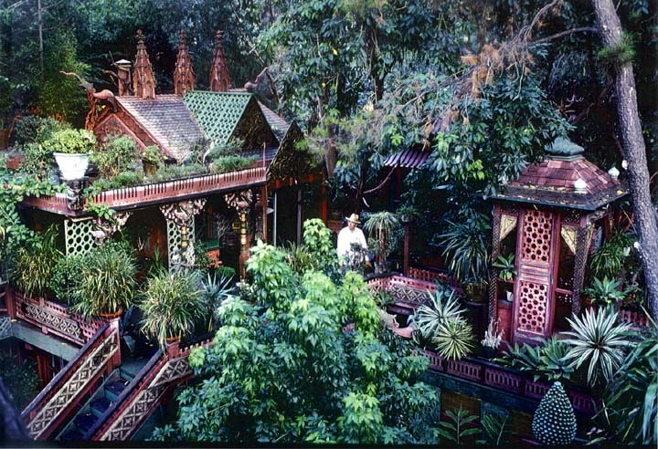 10 Tony Duquettes Beverly Hills garden