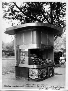 27 Newspaper kiosk DR