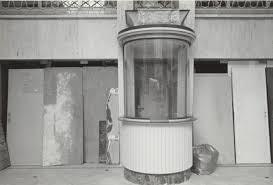 23 Chaussée de Louvain 33 anc cinéma Marignan guichet central en forme de cylindre photo 1993 1995 DR