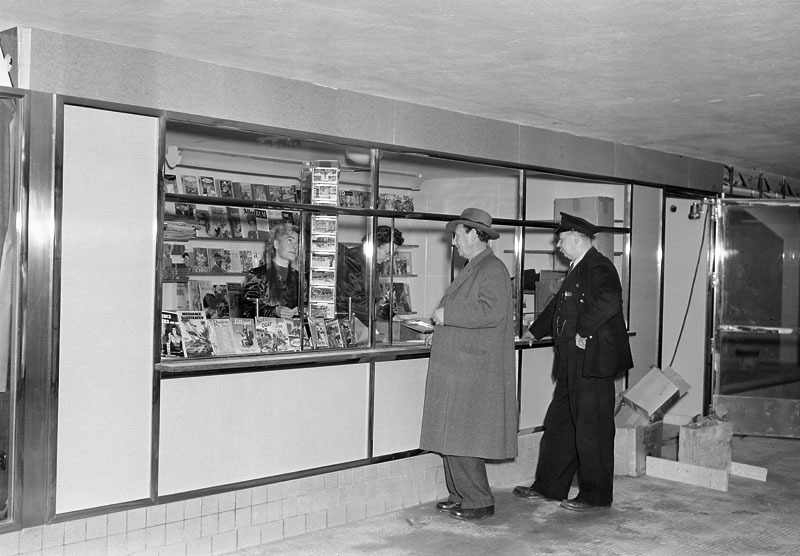 25 Station de métro Kungsgatan Hötorgets Kiosque Herman Ronninger