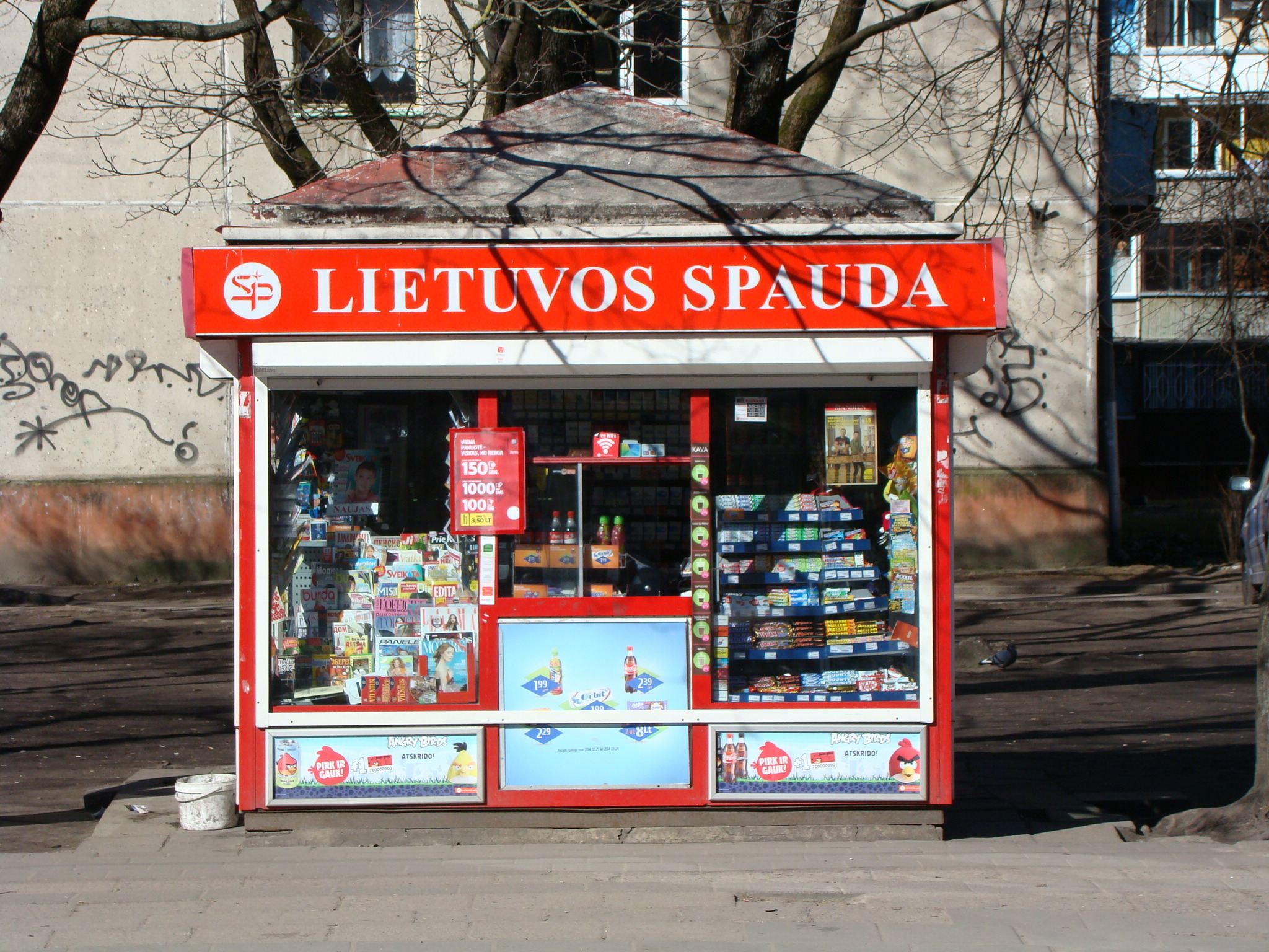 35 Newspaper kiosk in Vilnius 2014 Umnik