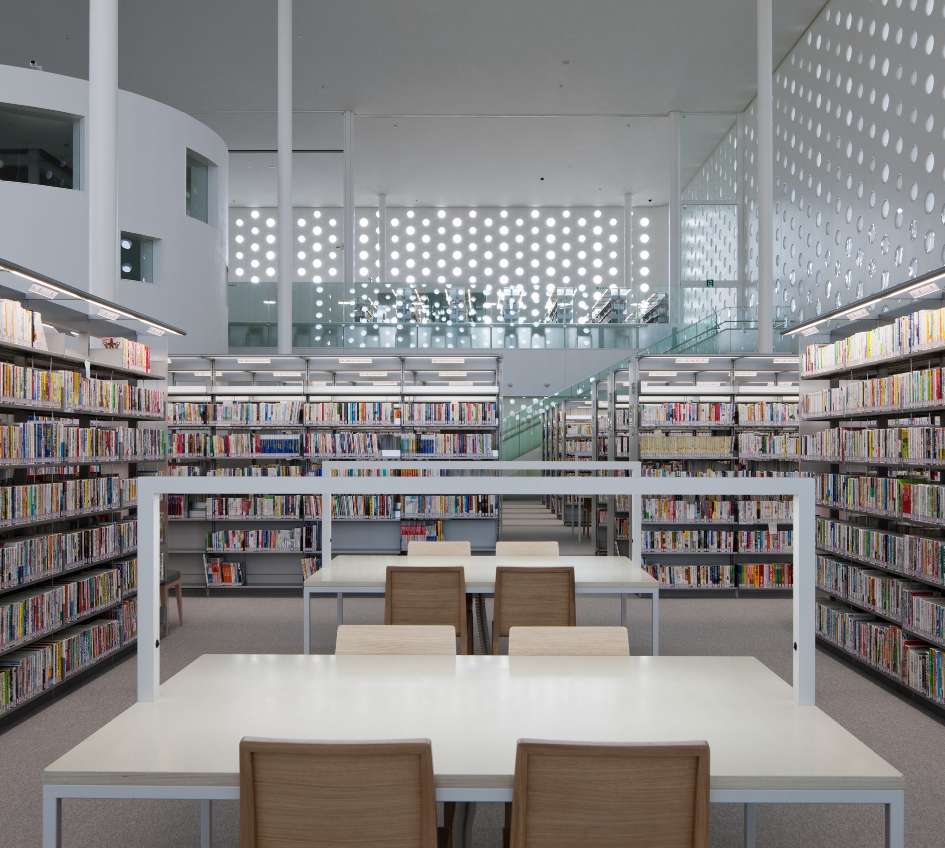 21. Umimirai Library, Kanazawa, Japan, 2011 © DR