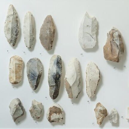 5 Salle 3 Outils en pierre Musée de préhistoire d Île de France