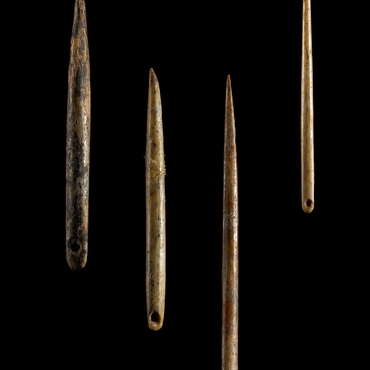 8 Quatre aiguilles à chas RMN GRAND PALAIS MUSÉ E DARCHÉ OLOGIE NATIONALE THIERRY OLLIVIER