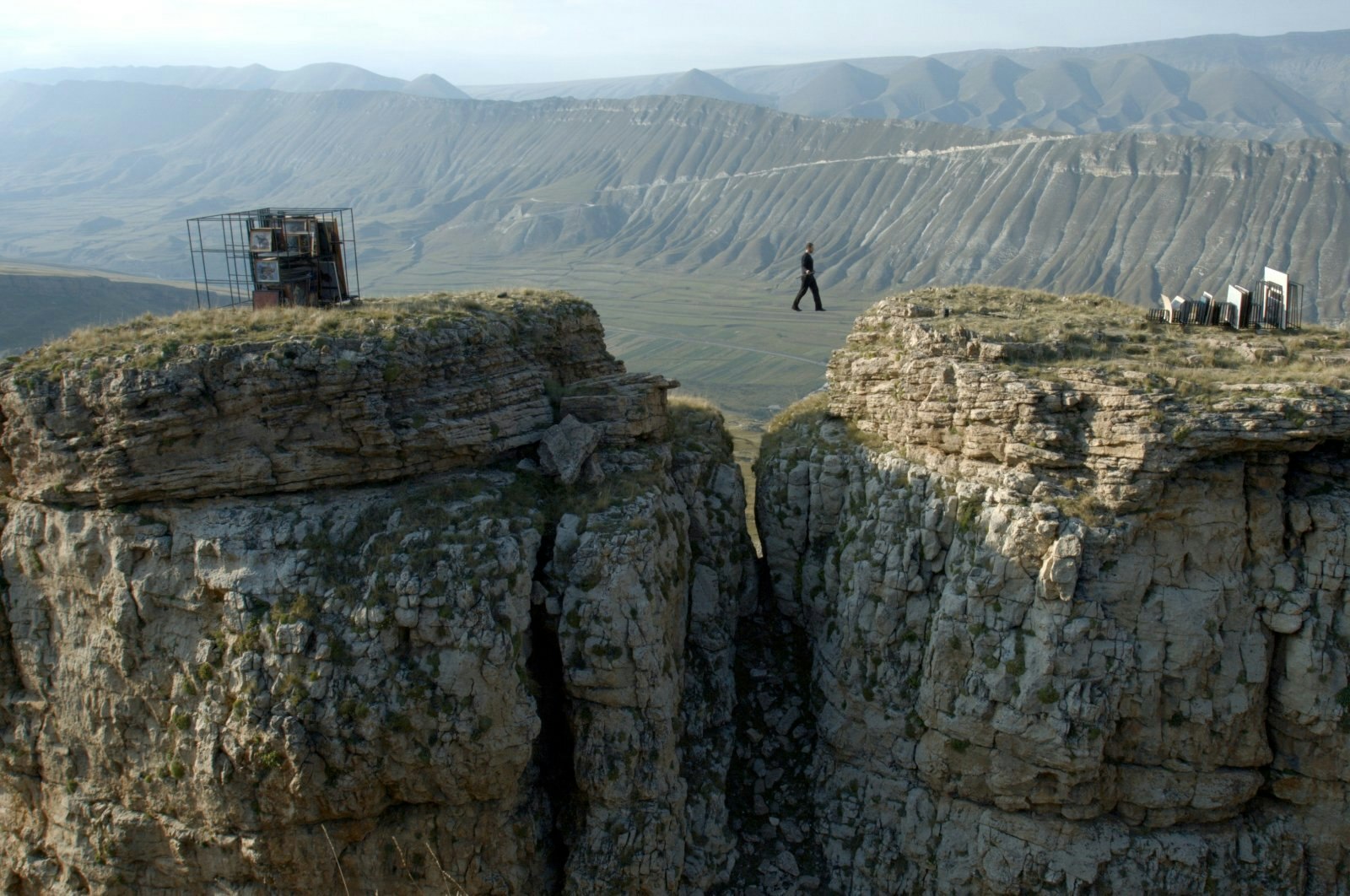 20 Tightrope video 2015 Taus Makhacheva