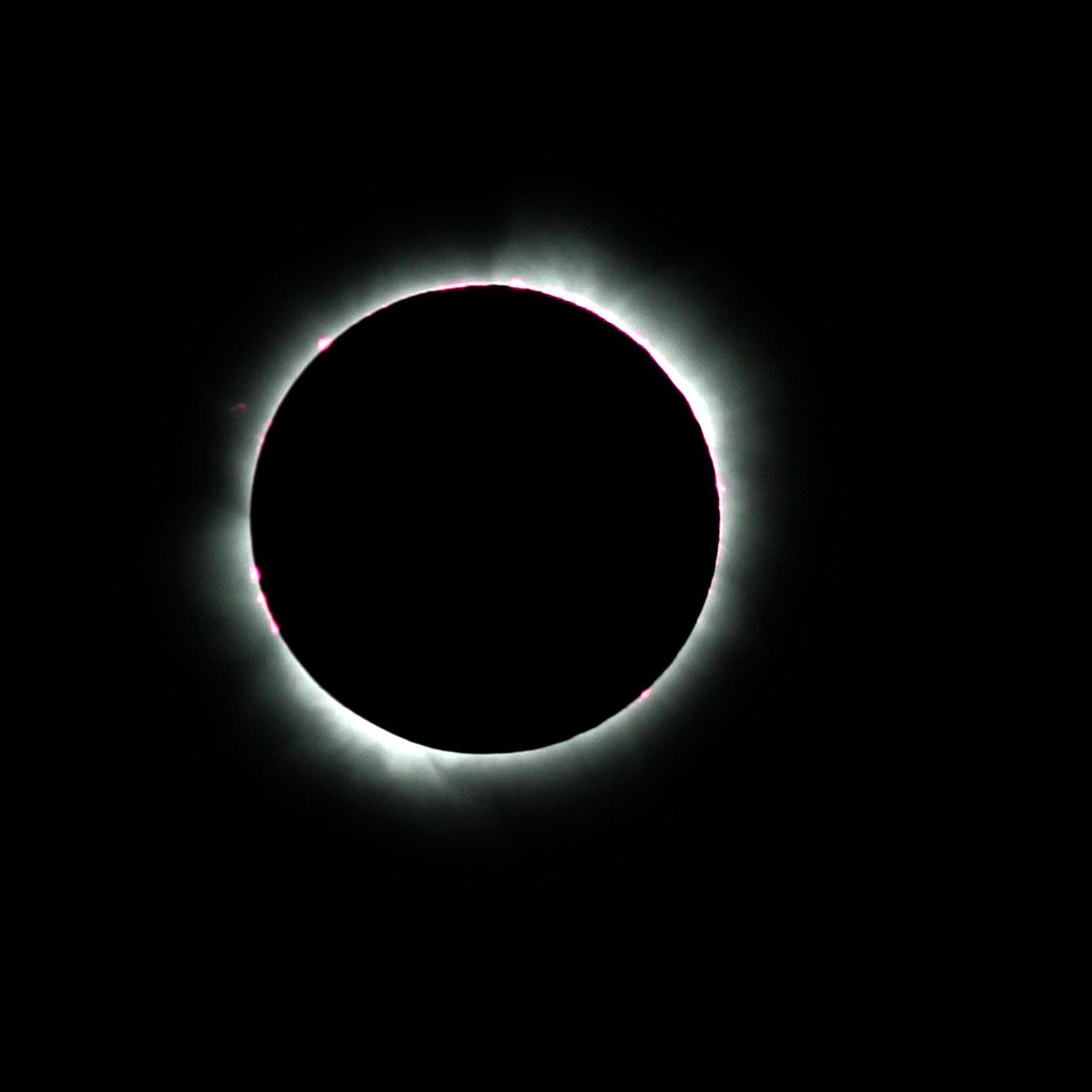 16 Éclipse hybride 3 novembre 2013 Désiré Minkoh