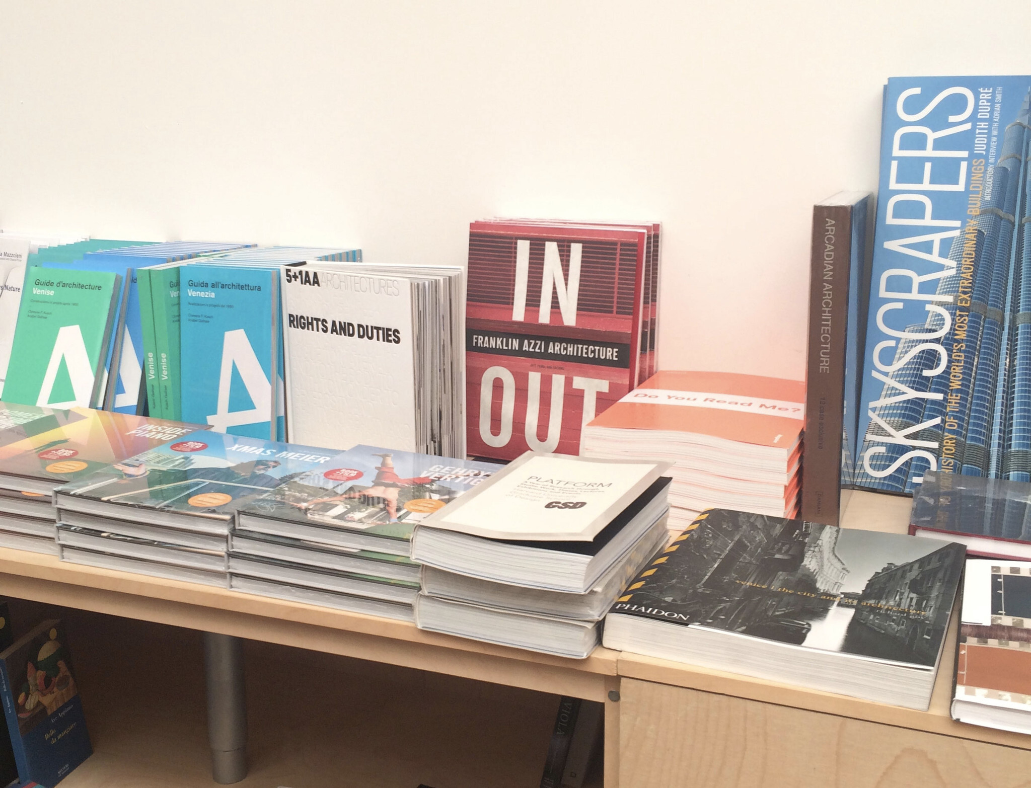 01 09 14 INOUT MONOGRAPHIE FRANKLIN AZZI