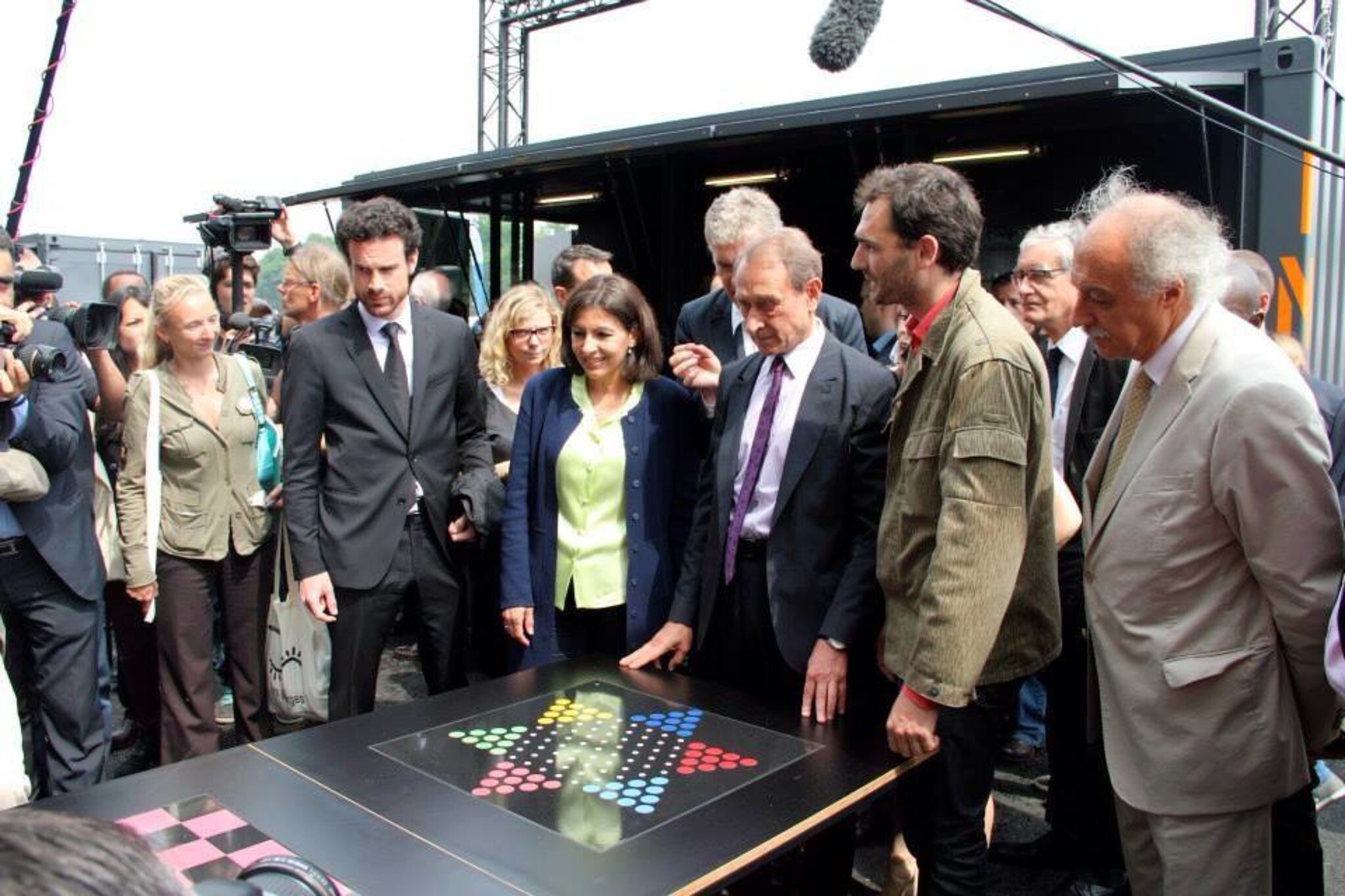 1 19 06 13 BERTRAND DELANOË INAUGURE LES BERGES DE SEINE