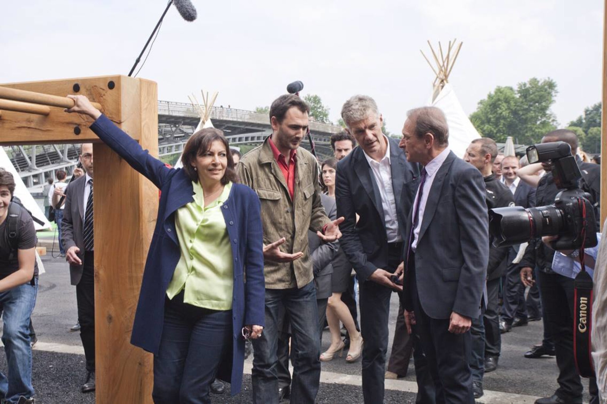 2 19 06 13 BERTRAND DELANOË INAUGURE LES BERGES DE SEINE