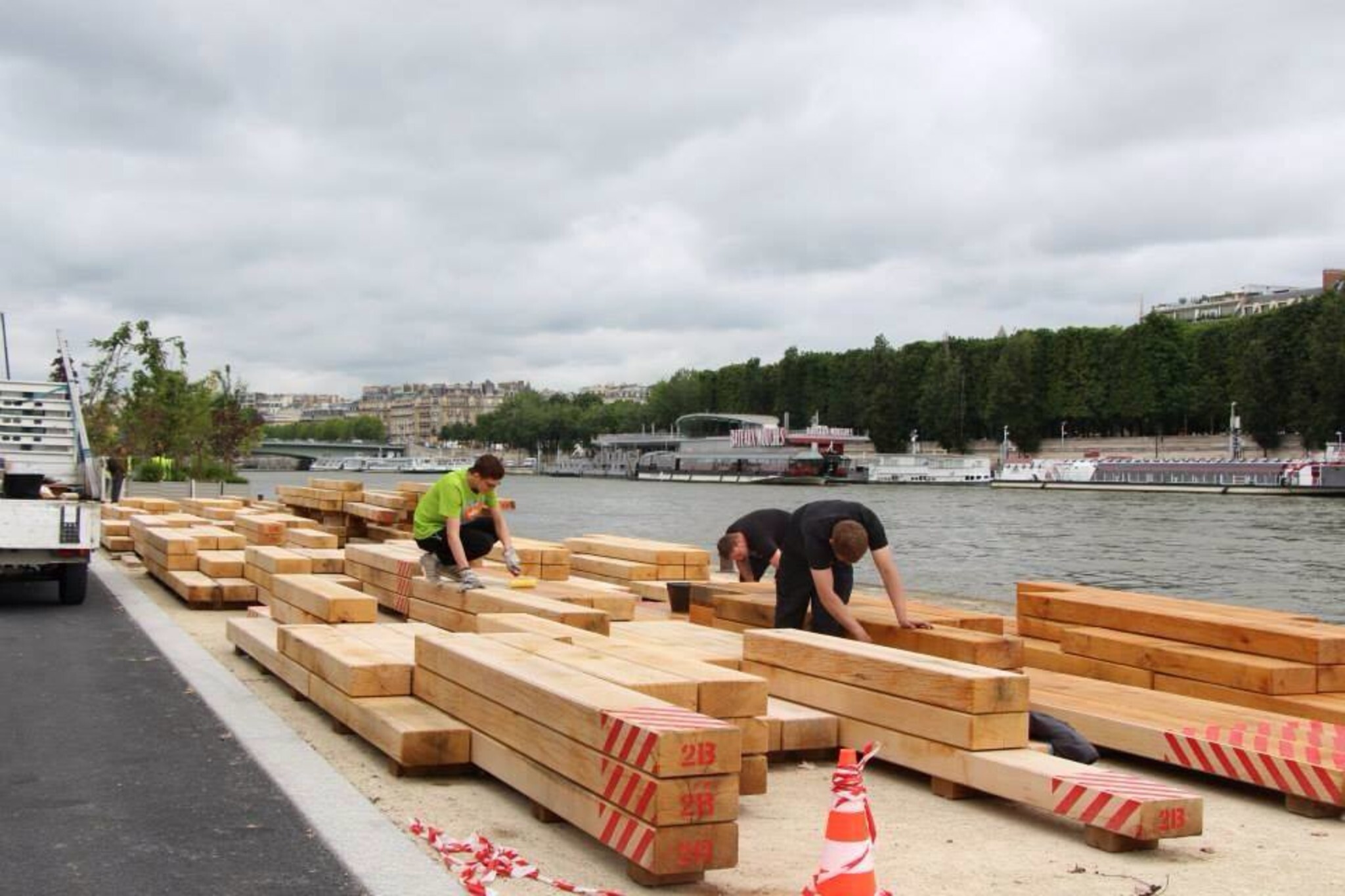 3 19 06 13 BERTRAND DELANOË INAUGURE LES BERGES DE SEINE