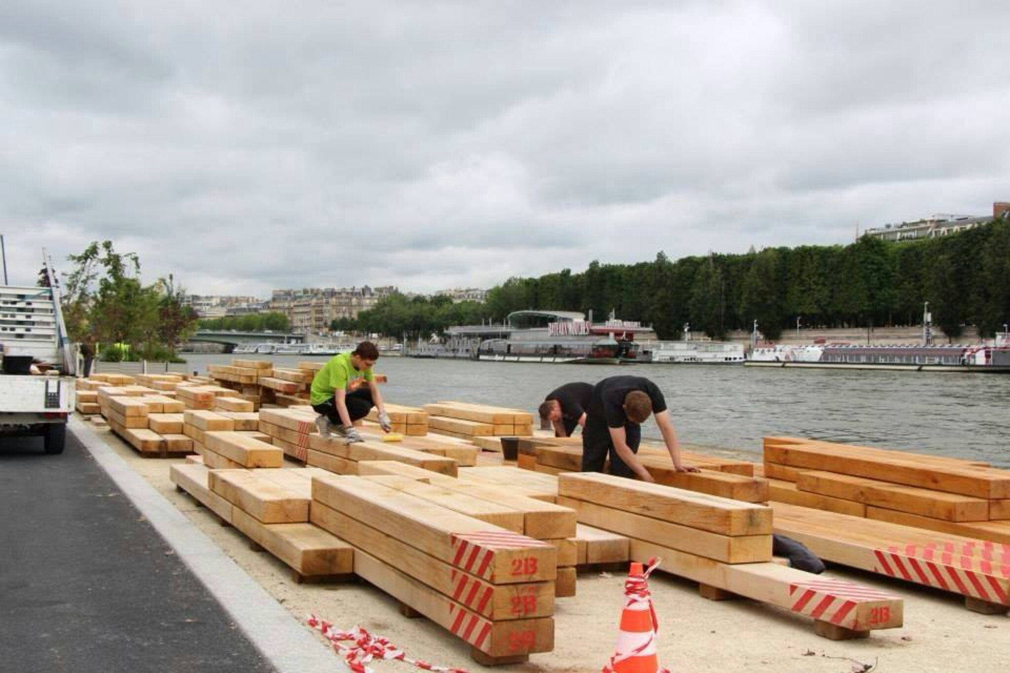 3 19 06 13 BERTRAND DELANOË INAUGURE LES BERGES DE SEINE
