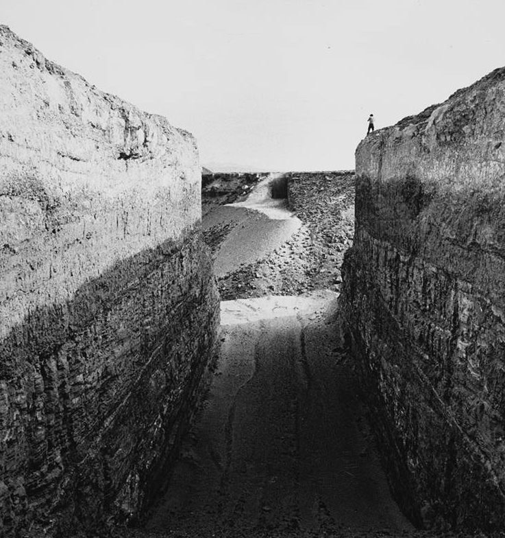 2 Double Negative, Heizer Michael, Nevada, 1969, Gianfranco Gorgoni photography
