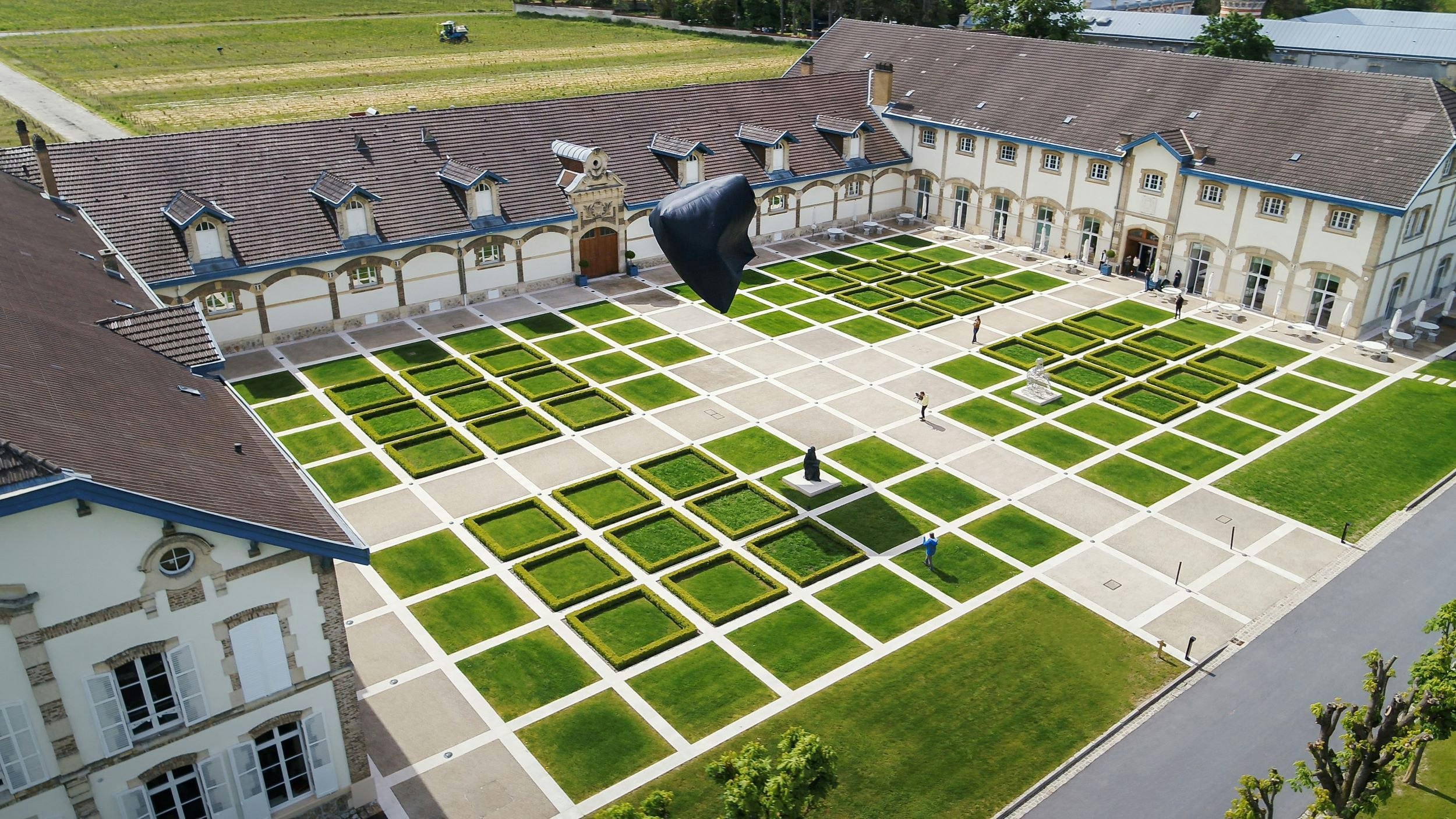 20 PHOTOGRAPHIE DU SITE DE PRODUCTION RUINART DR