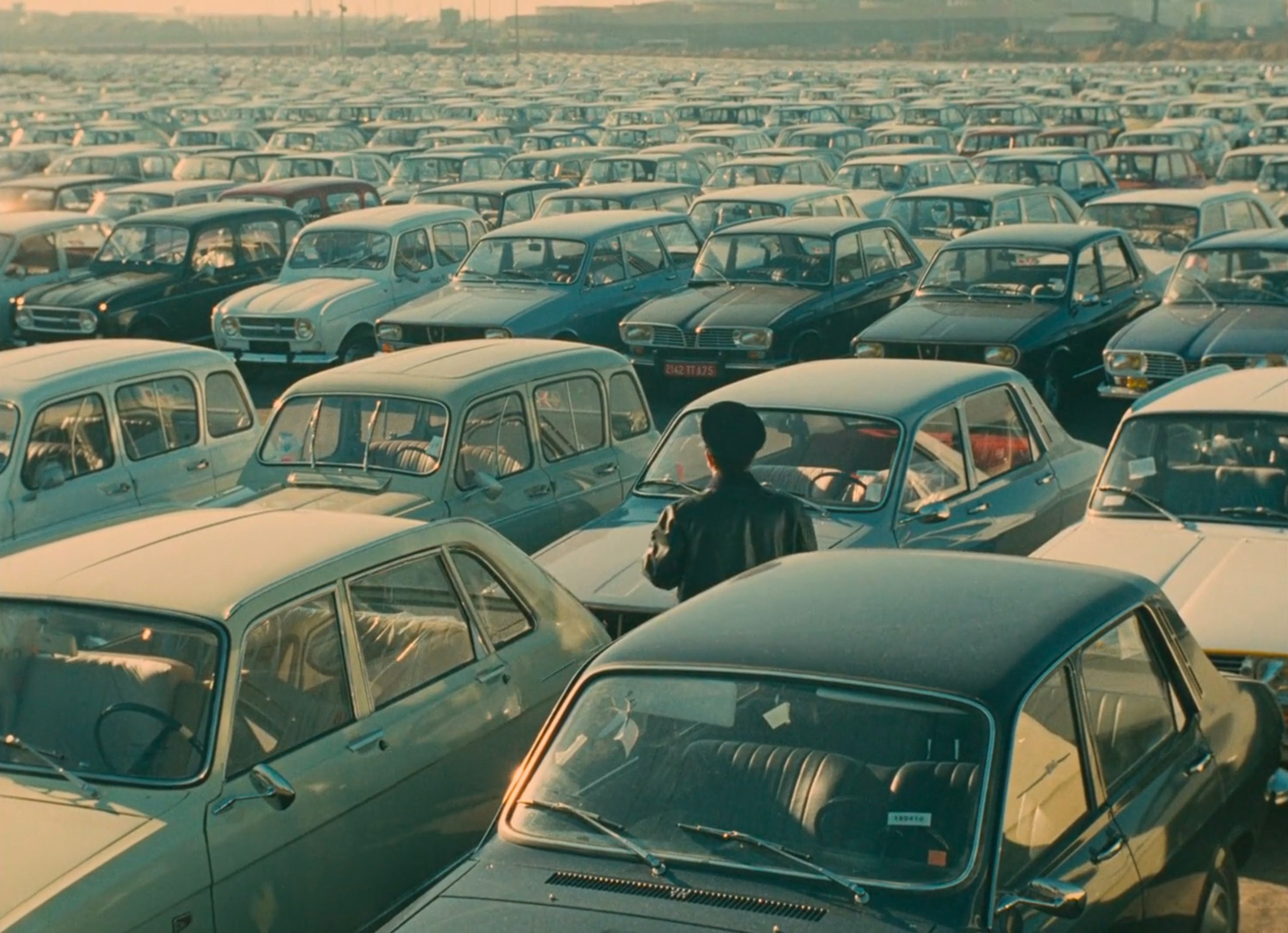 13_ Clip from the film “Trafic,” Jacques Tati, 1971 © DR